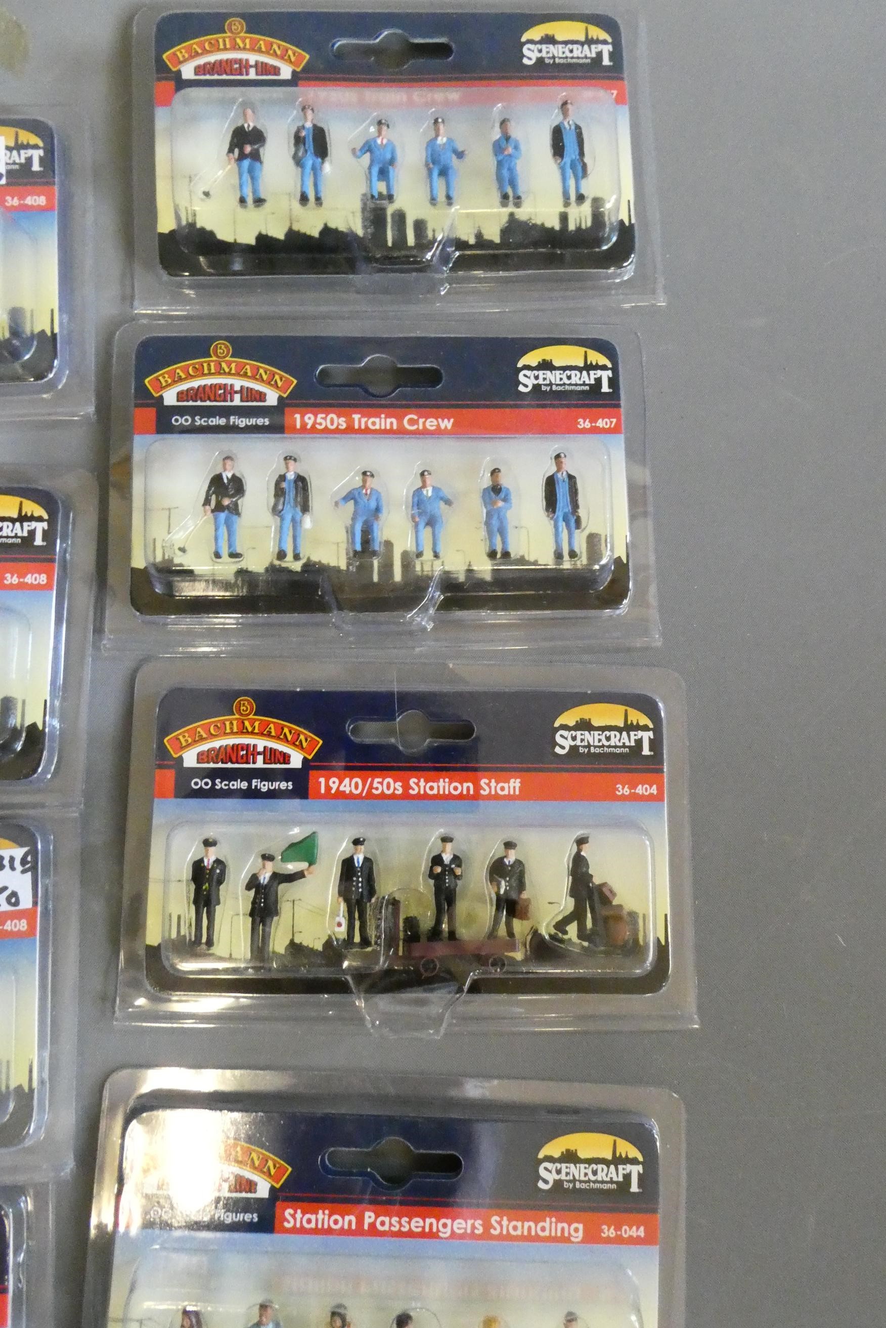 Bachmann Railway staff, civilian figures and animals together with small model gas lamps for 12 Image