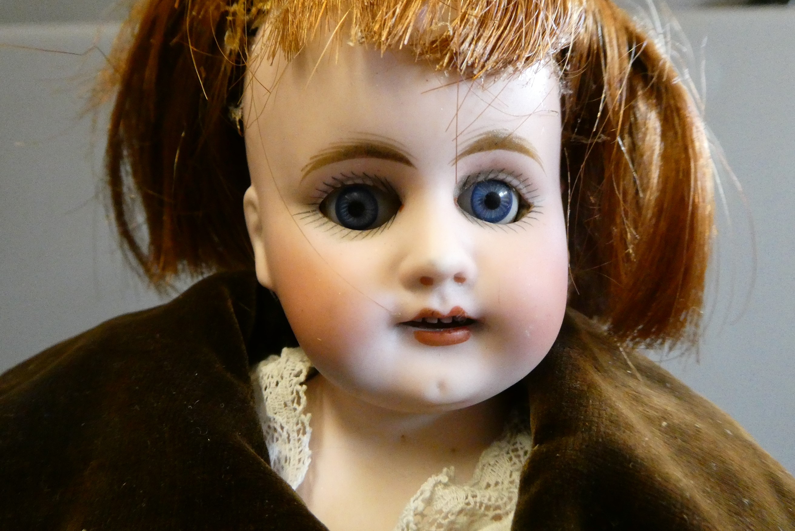 Two shoulder head dolls Image