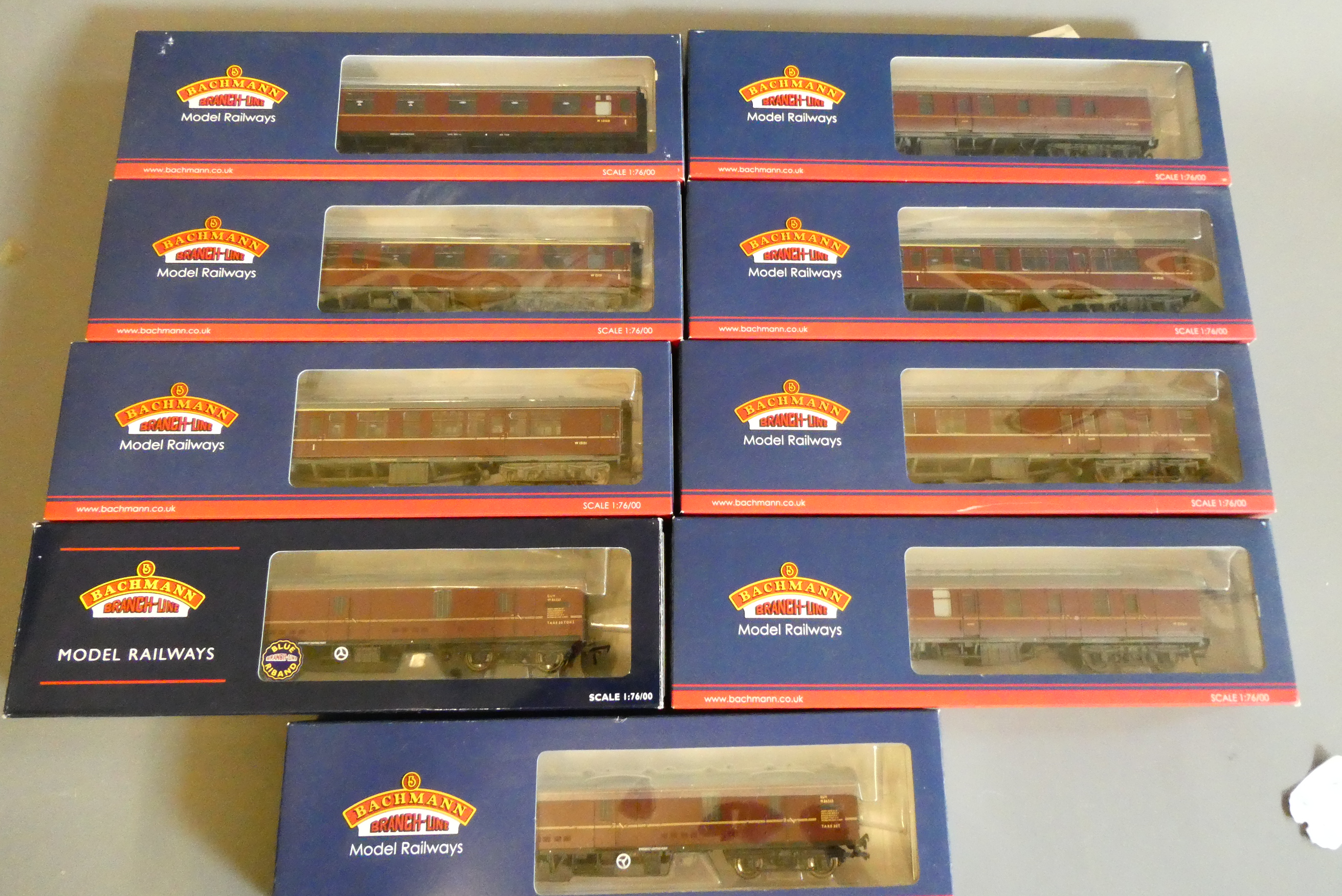 Nine Bachmann British Railways MK1 corridor passenger coaches including break ends and utility vans, Image