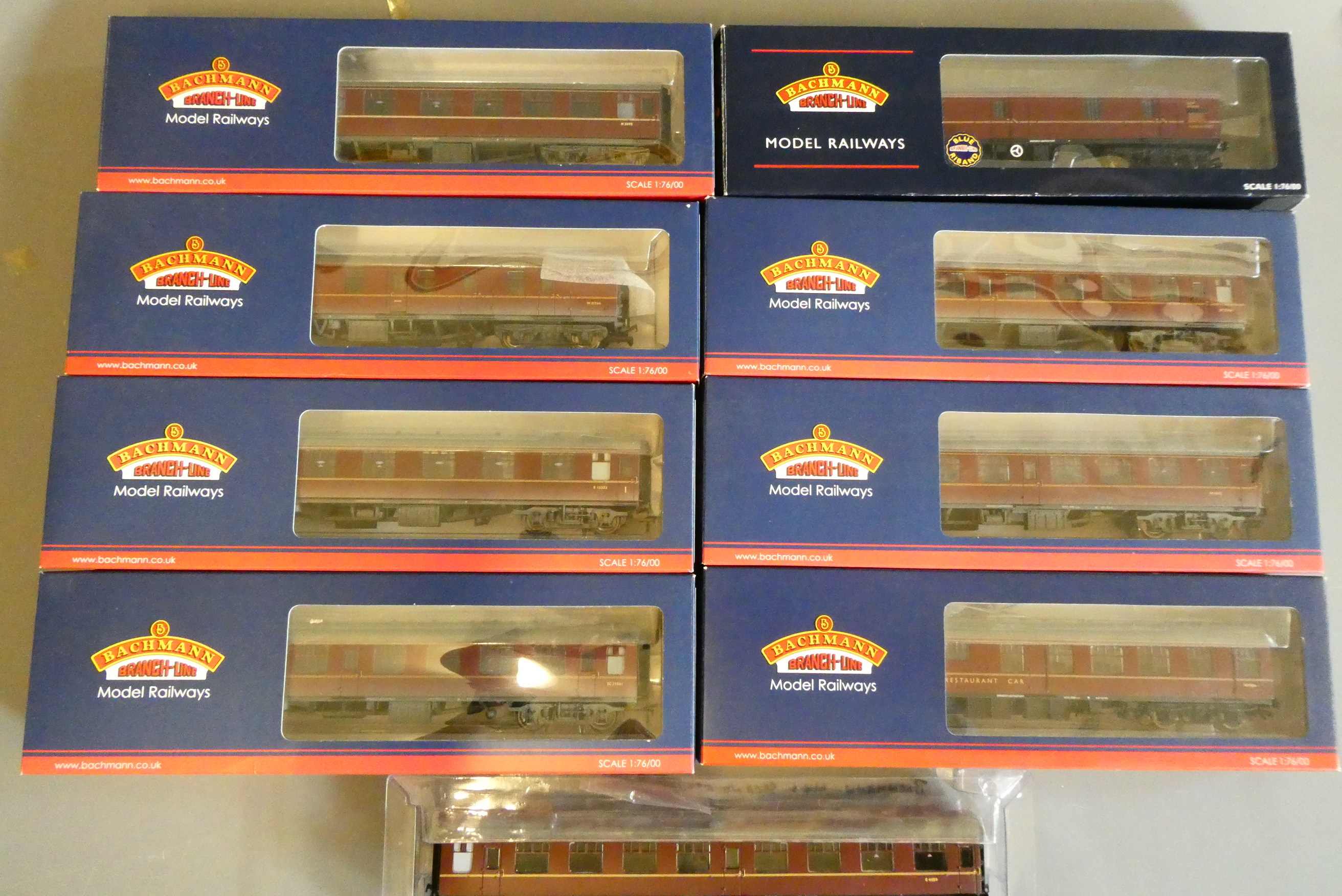 Nine Bachmann British Railways MK1 corridor passenger coaches including full brake and restaurant Image