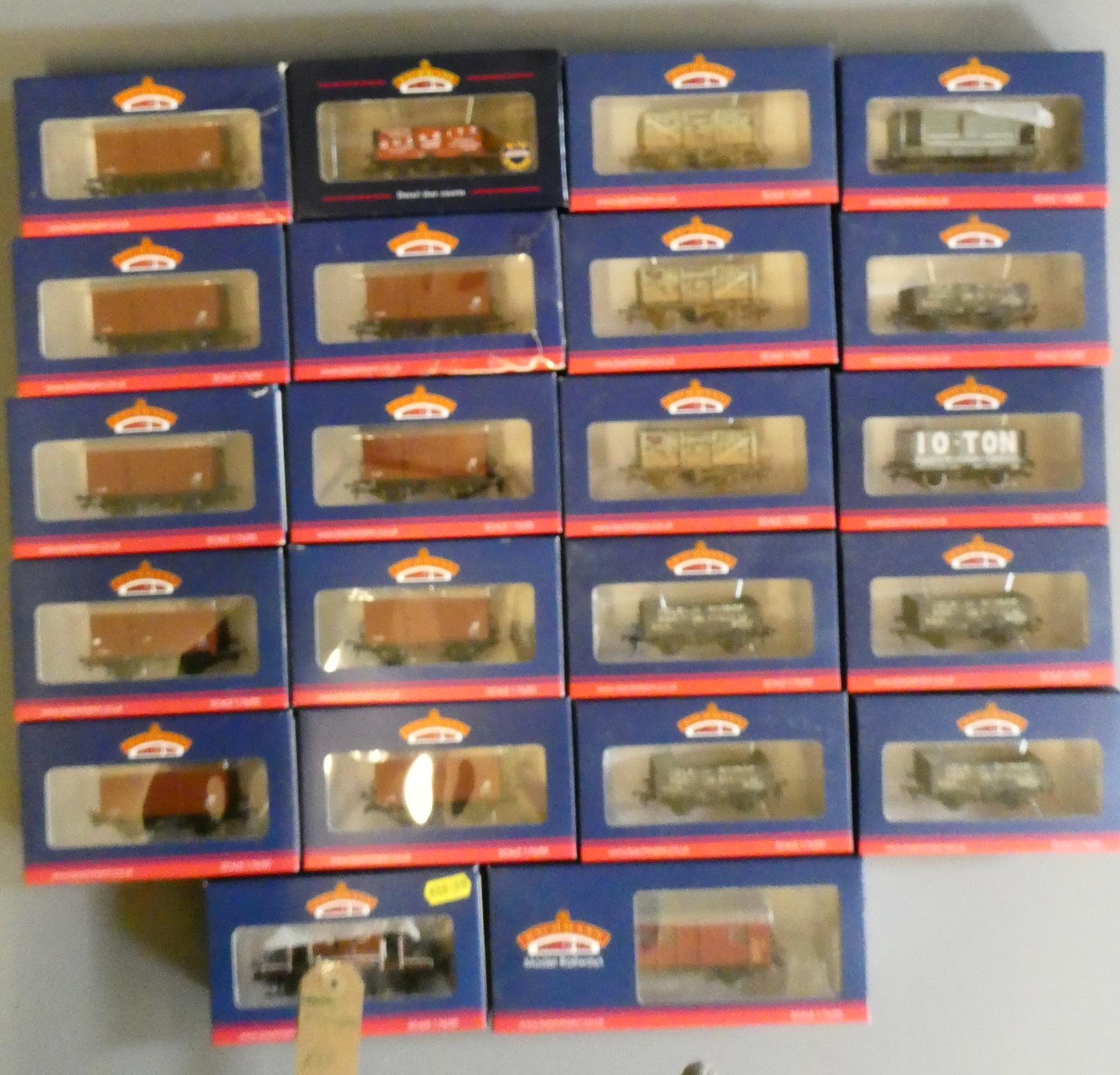 Twenty two Bachmann goods wagons, all items boxed, excellent to mint (Est. plus 24% premium inc. Image