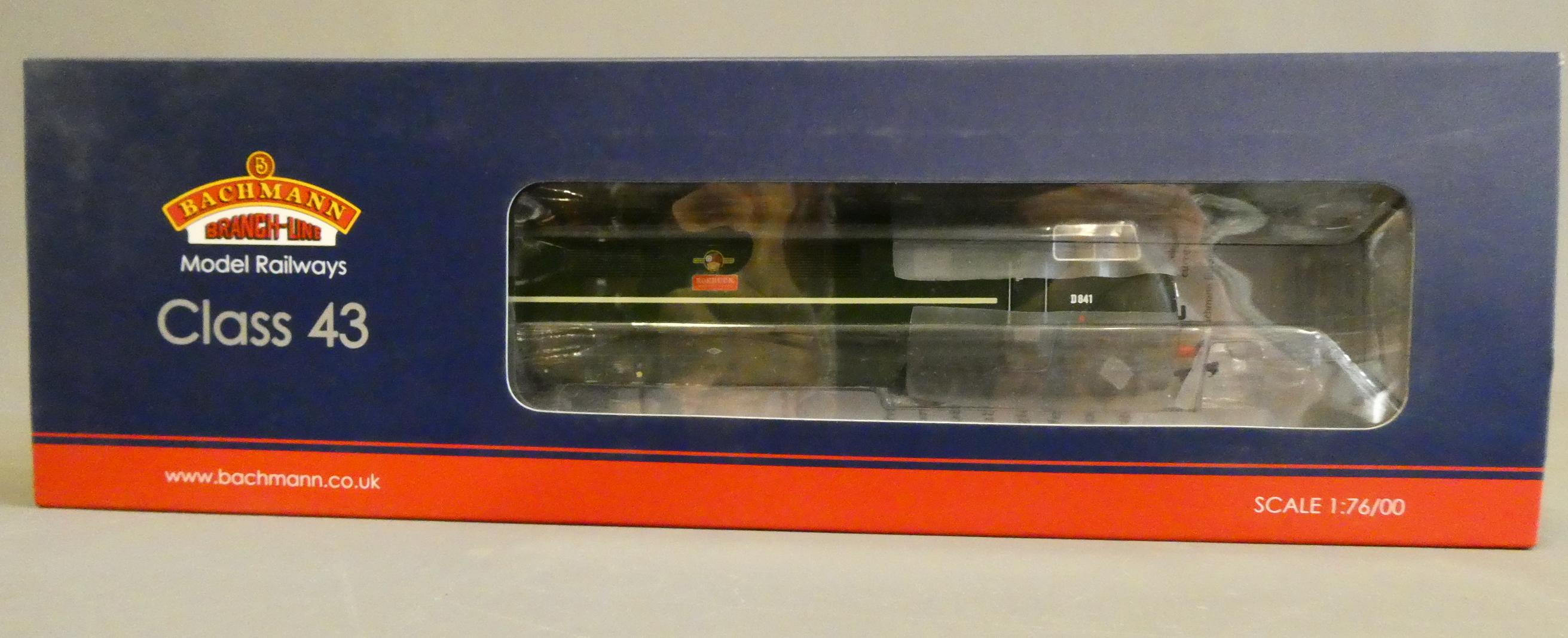 Bachmann Class 45 diesel locomotive finished in British Railways Green Roebuck's, excellent/mint Image