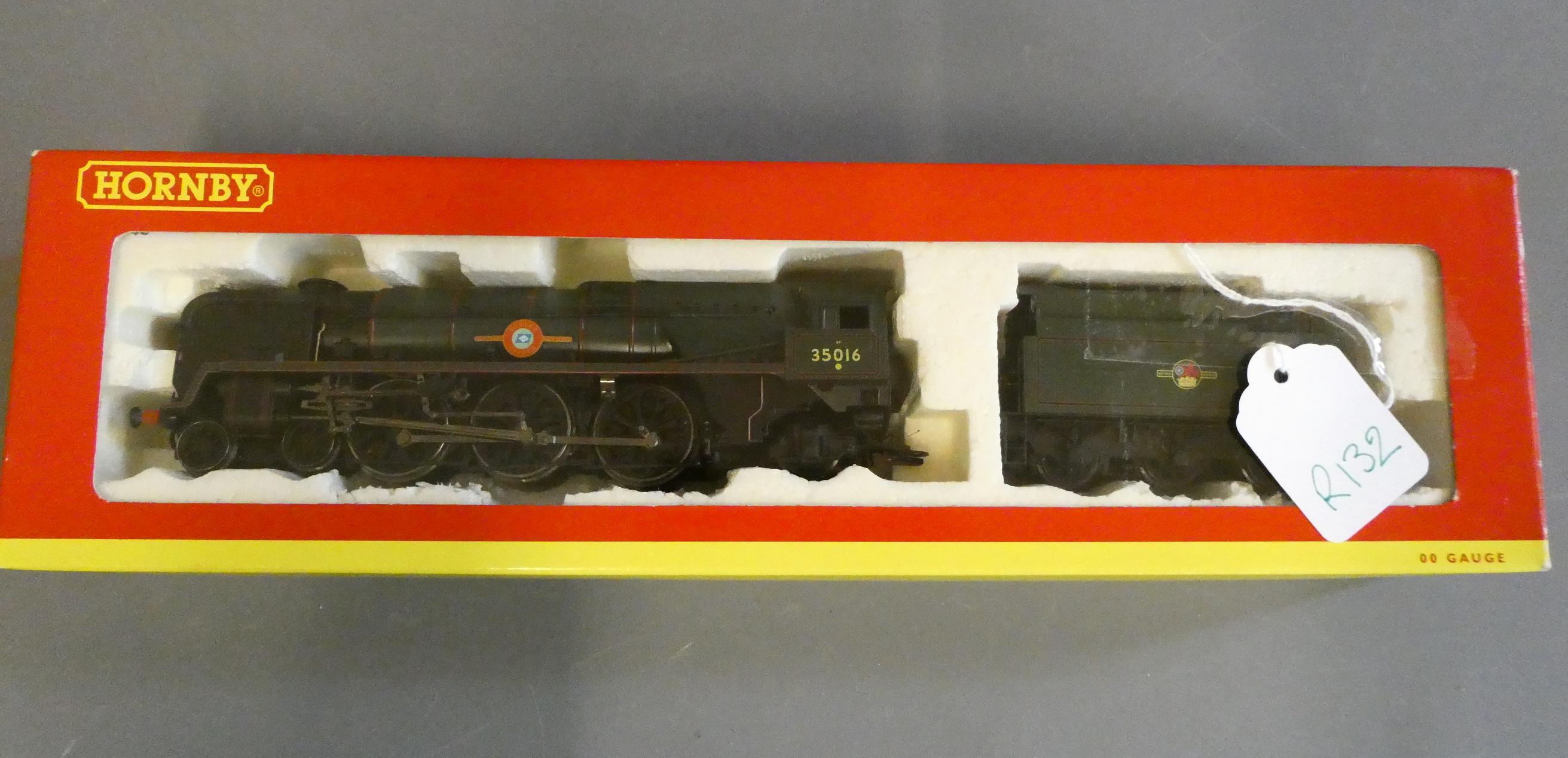 Hornby rebuilt Merchant Navy Class Elders Fyffes finished in British Railways lined green livery, Image