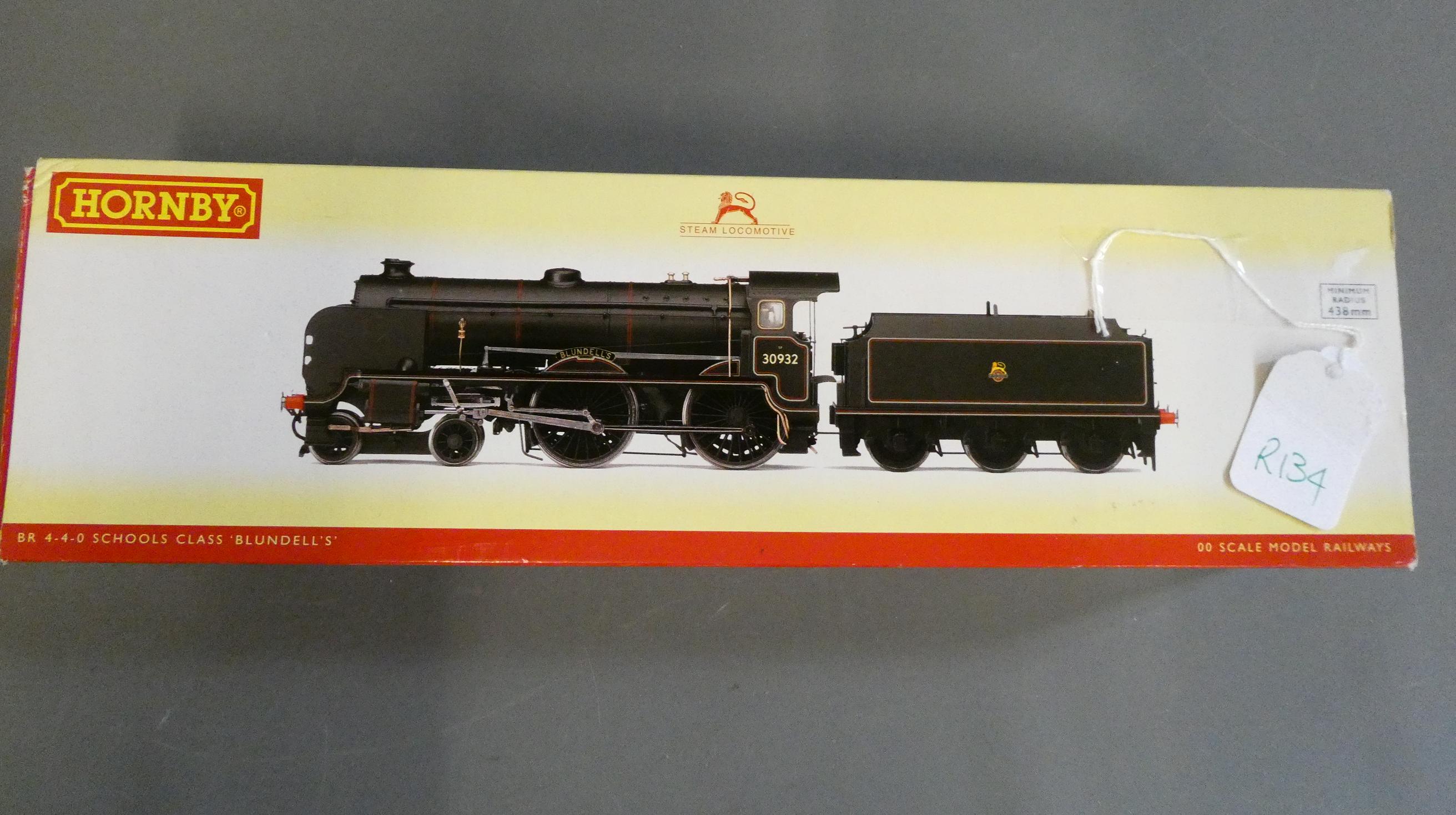 Hornby Schools Class locomotive Blundells finished in British Railways mixed traffic livery, fitted Image