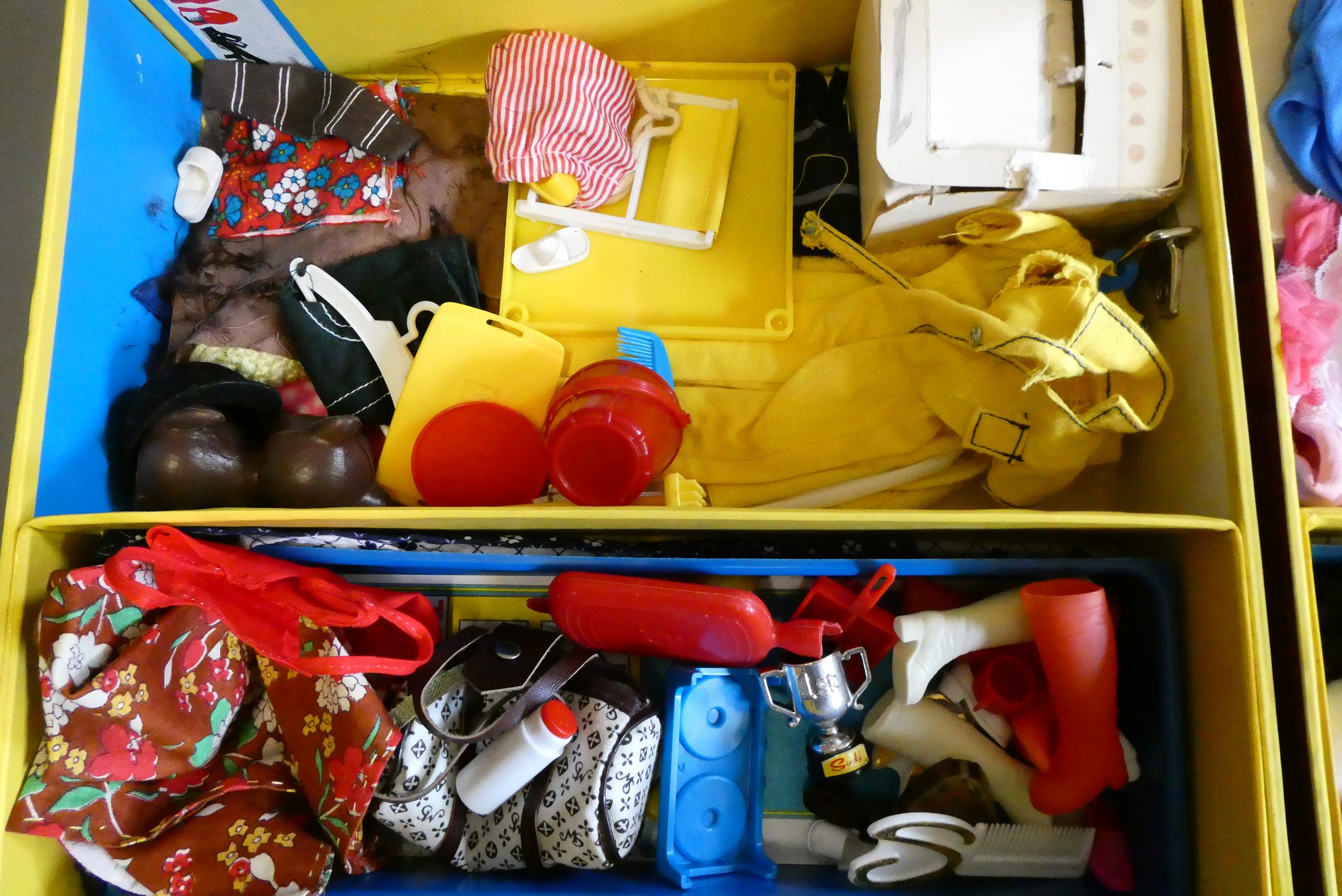 Two Sindy cases containing two Sindy dolls and a large quantity of clothing and accessories (Est. Image