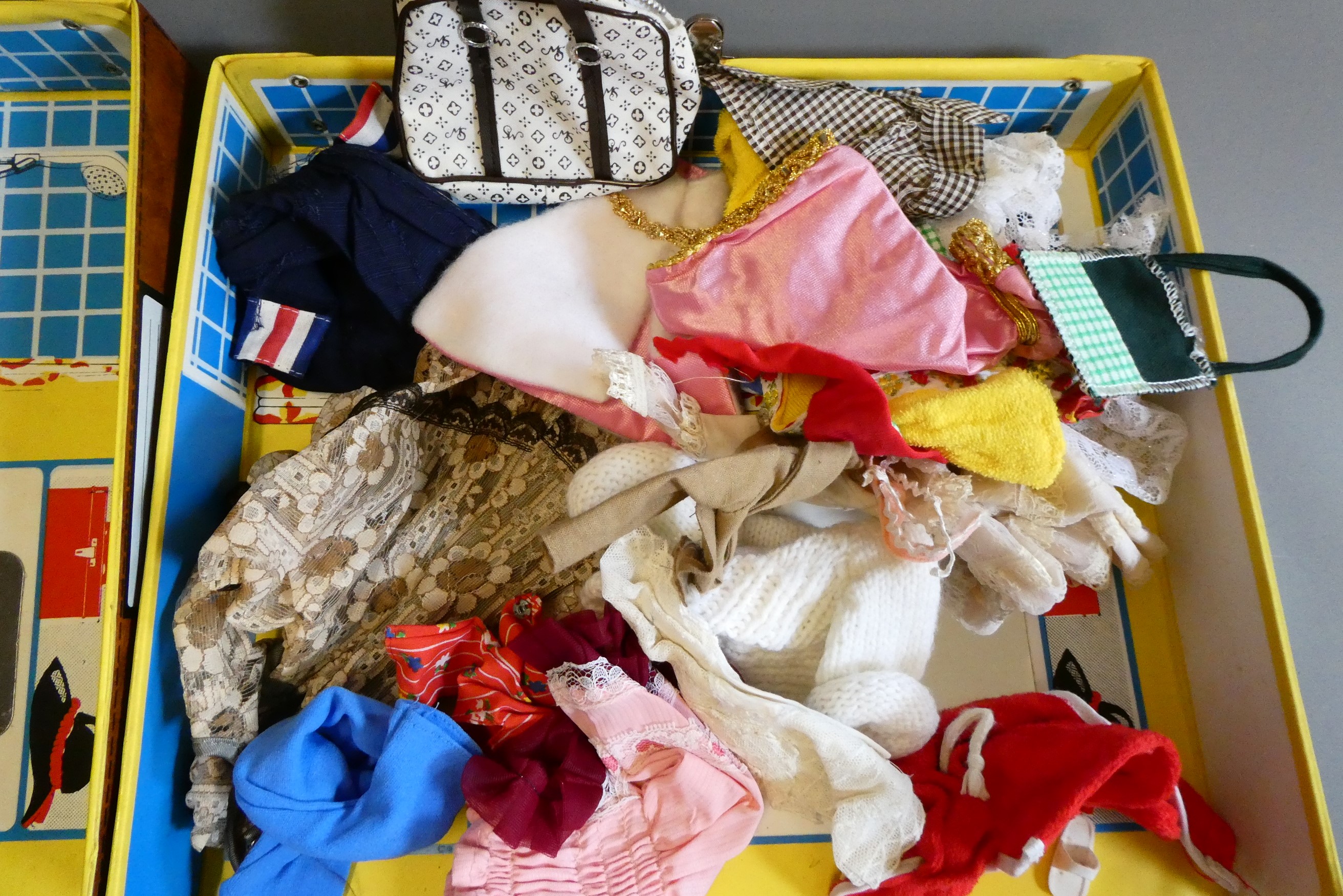 Two Sindy cases containing two Sindy dolls and a large quantity of clothing and accessories (Est. Image