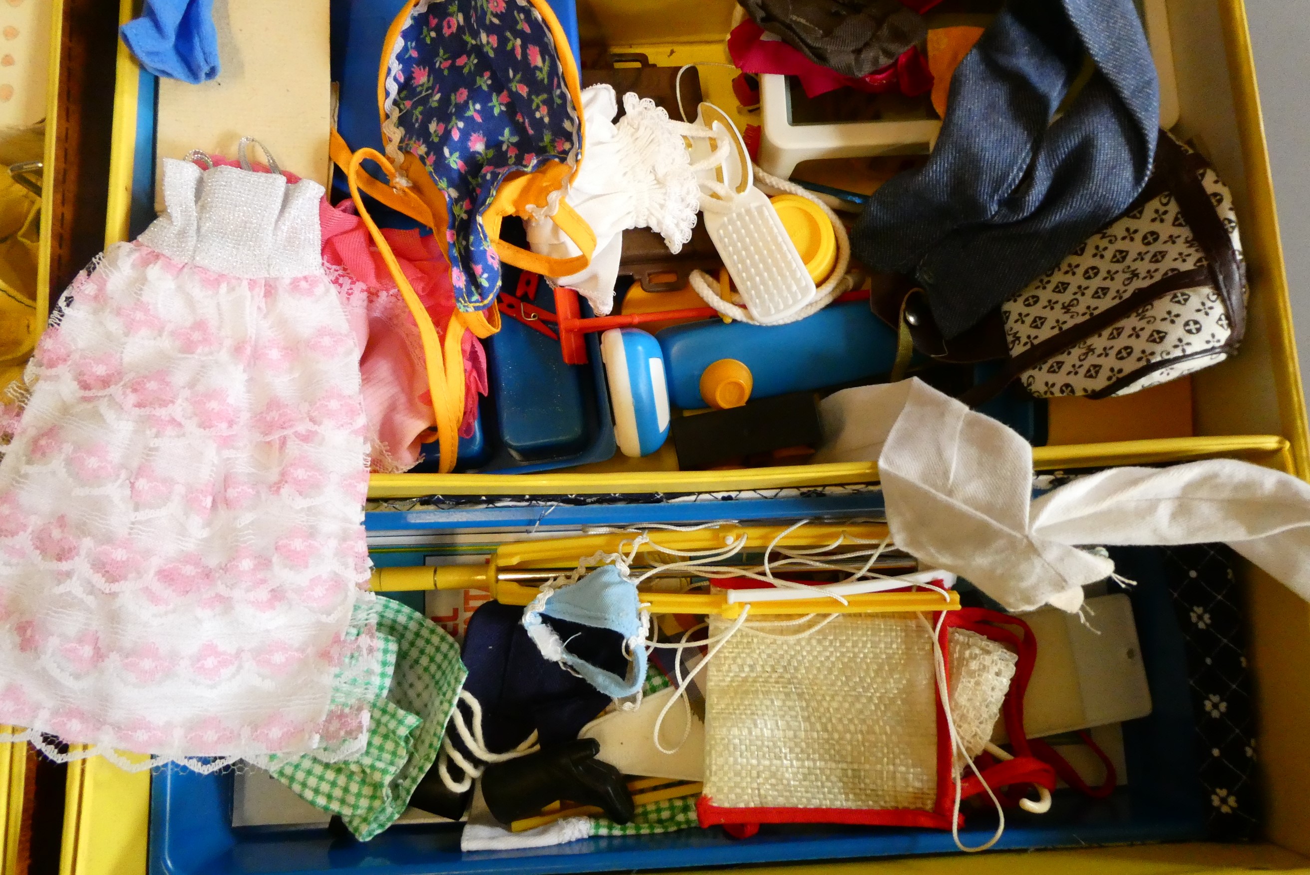 Two Sindy cases containing two Sindy dolls and a large quantity of clothing and accessories (Est. Image