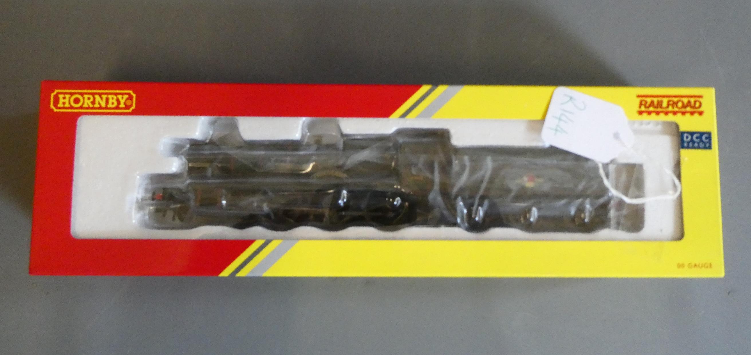 Hornby Railroad Leighton Hall locomotive finished in British Railways lined green livery 4953, Image