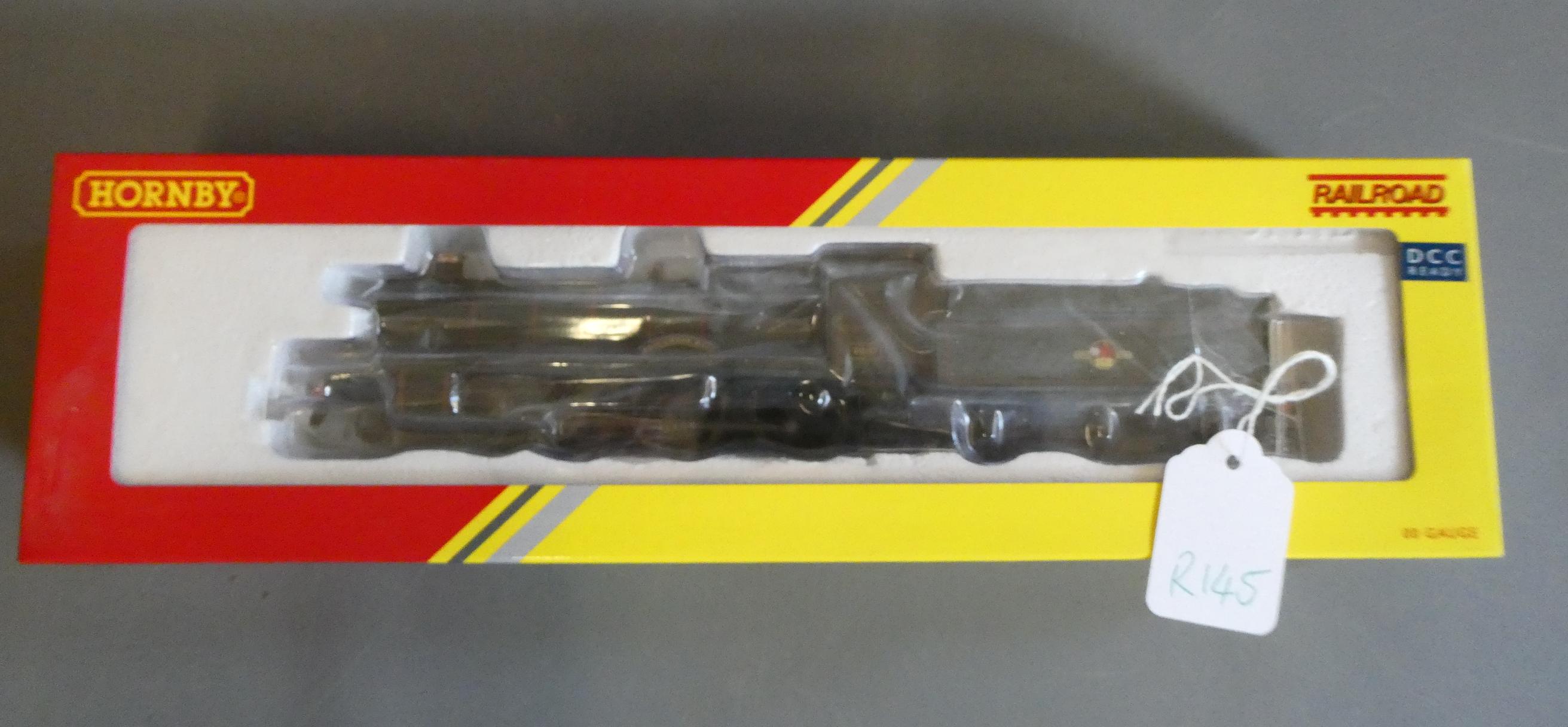 Hornby Railroad Broughton Hall locomotive finished in British Railways lined green livery 4907, Image