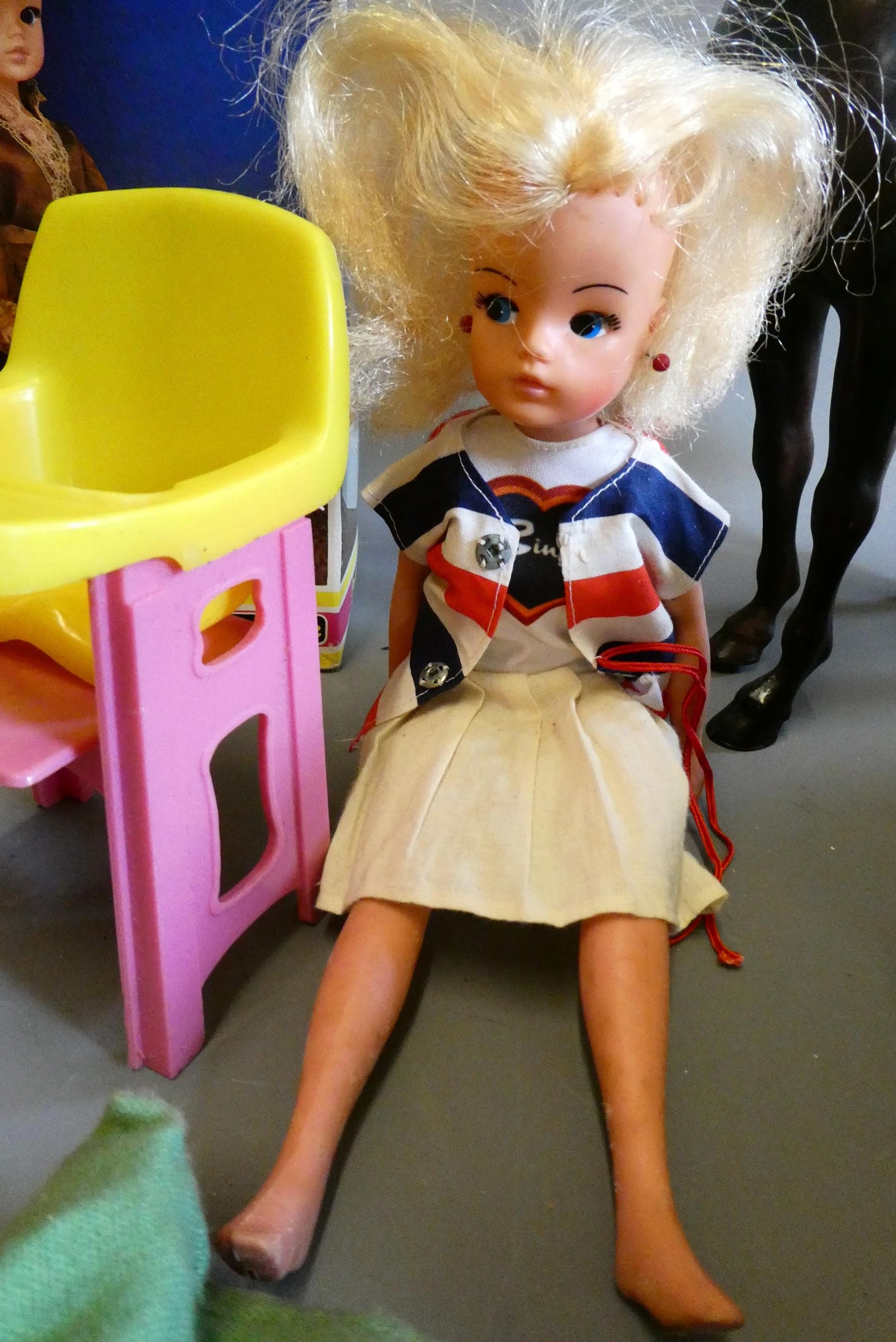 A box of Sindy doll items, including two dolls, one boxed shower, one boxed hair dryer, a horse and Image