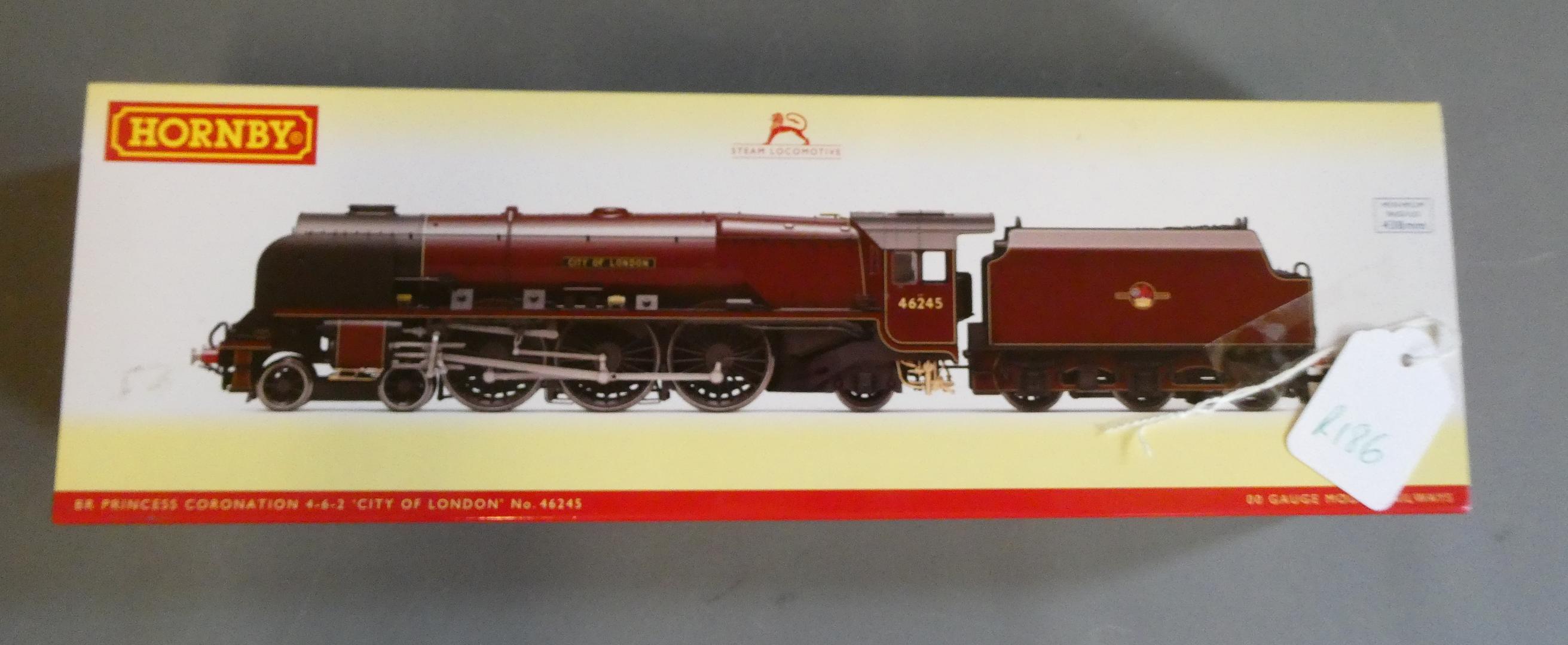 Hornby Princess Coronation Class locomotive City of London finished in British Railways crimson Image