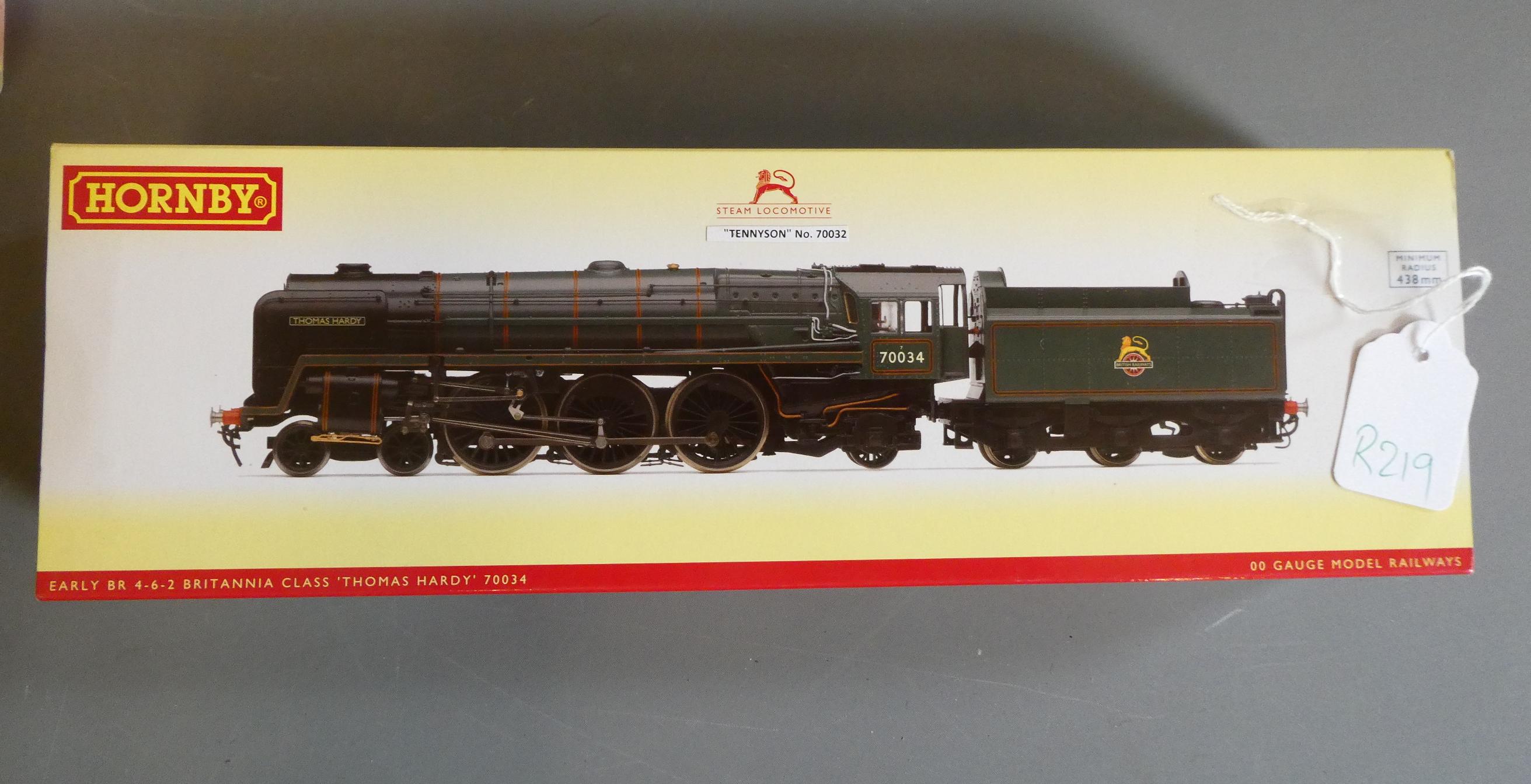 Hornby Britannia Class locomotive Tennyson finished in British Railways lined green livery 70034, Image