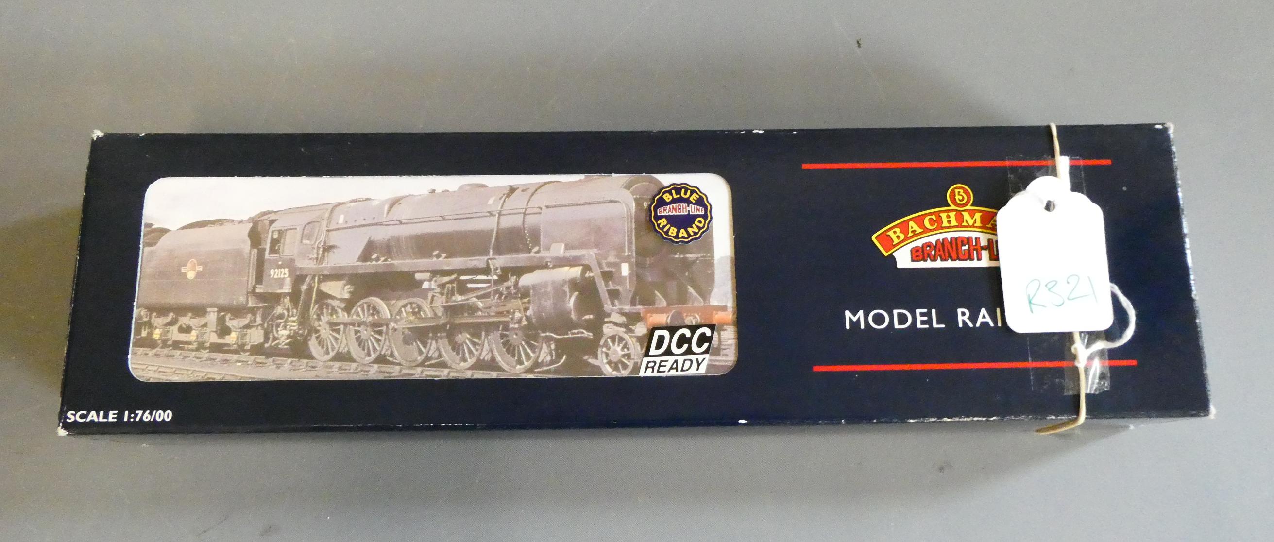 Bachmann Class 9F finished in weathered British Railways black BR1F tender 92044 Image