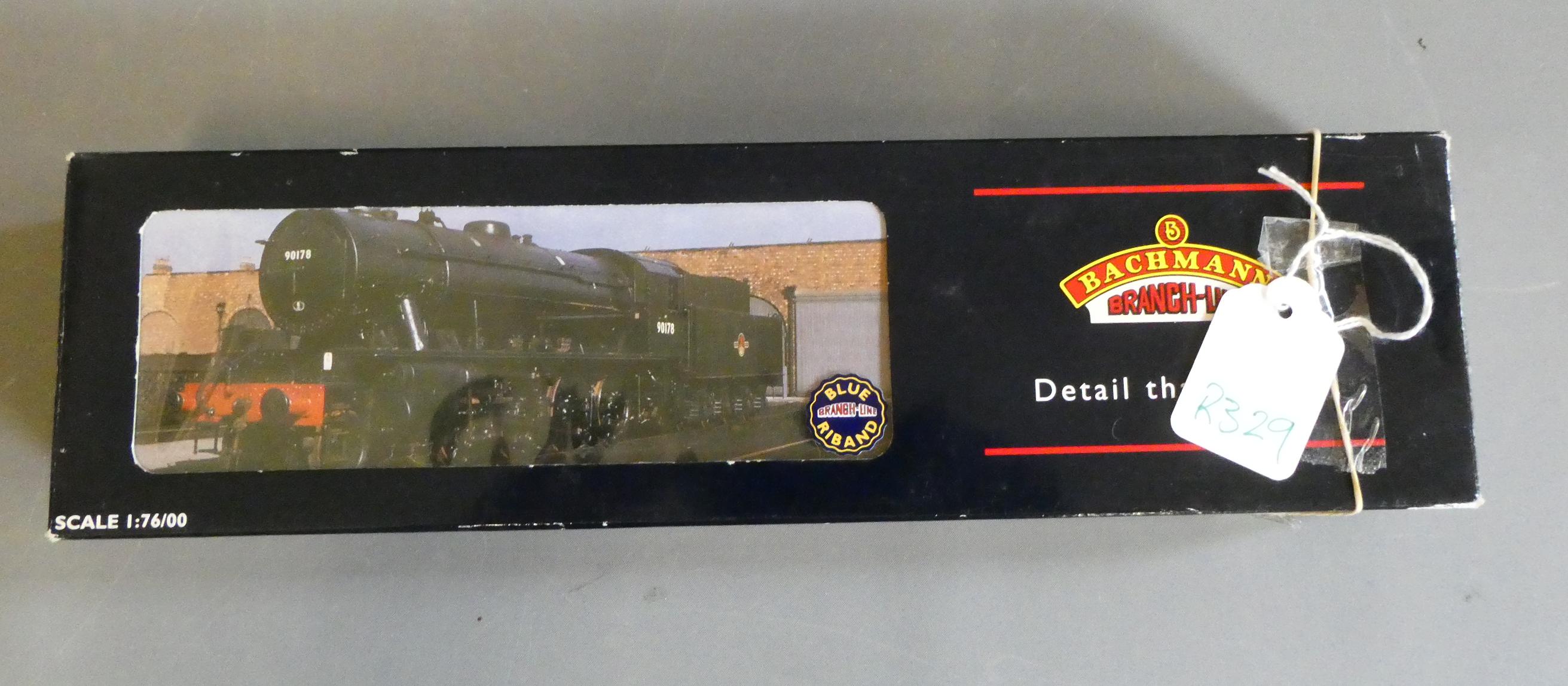 Bachmann WD locomotive finished in weathered British Railways black livery 90064 Image