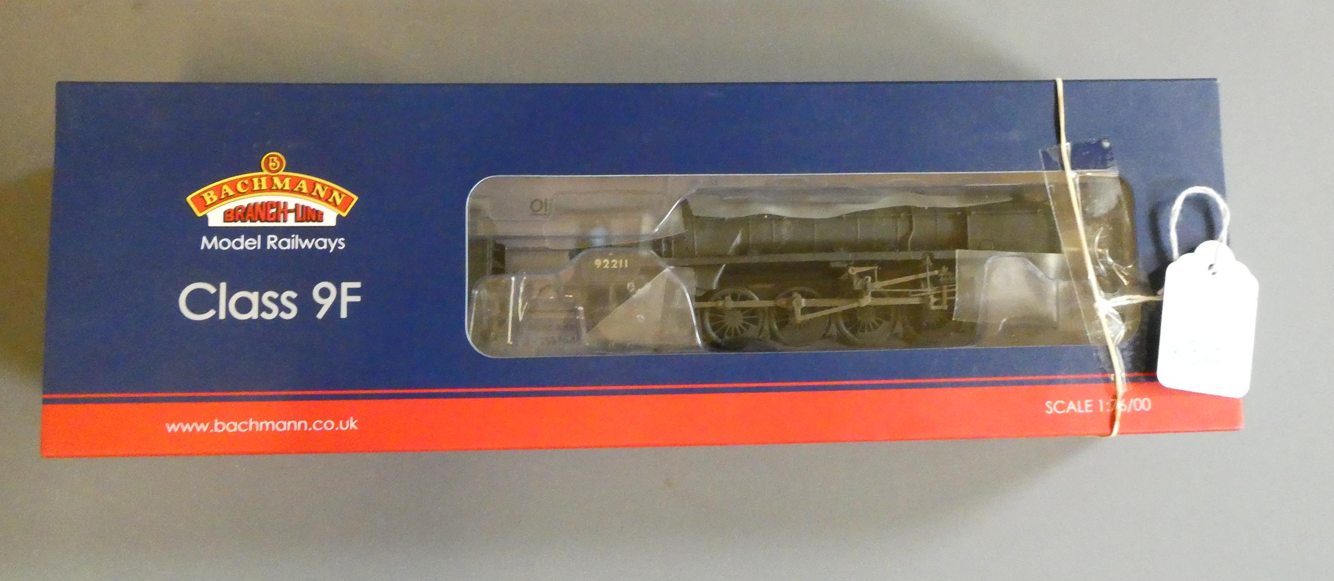 Bachmann Class 9F locomotive finished in weathered British Railways black livery 92211 Image
