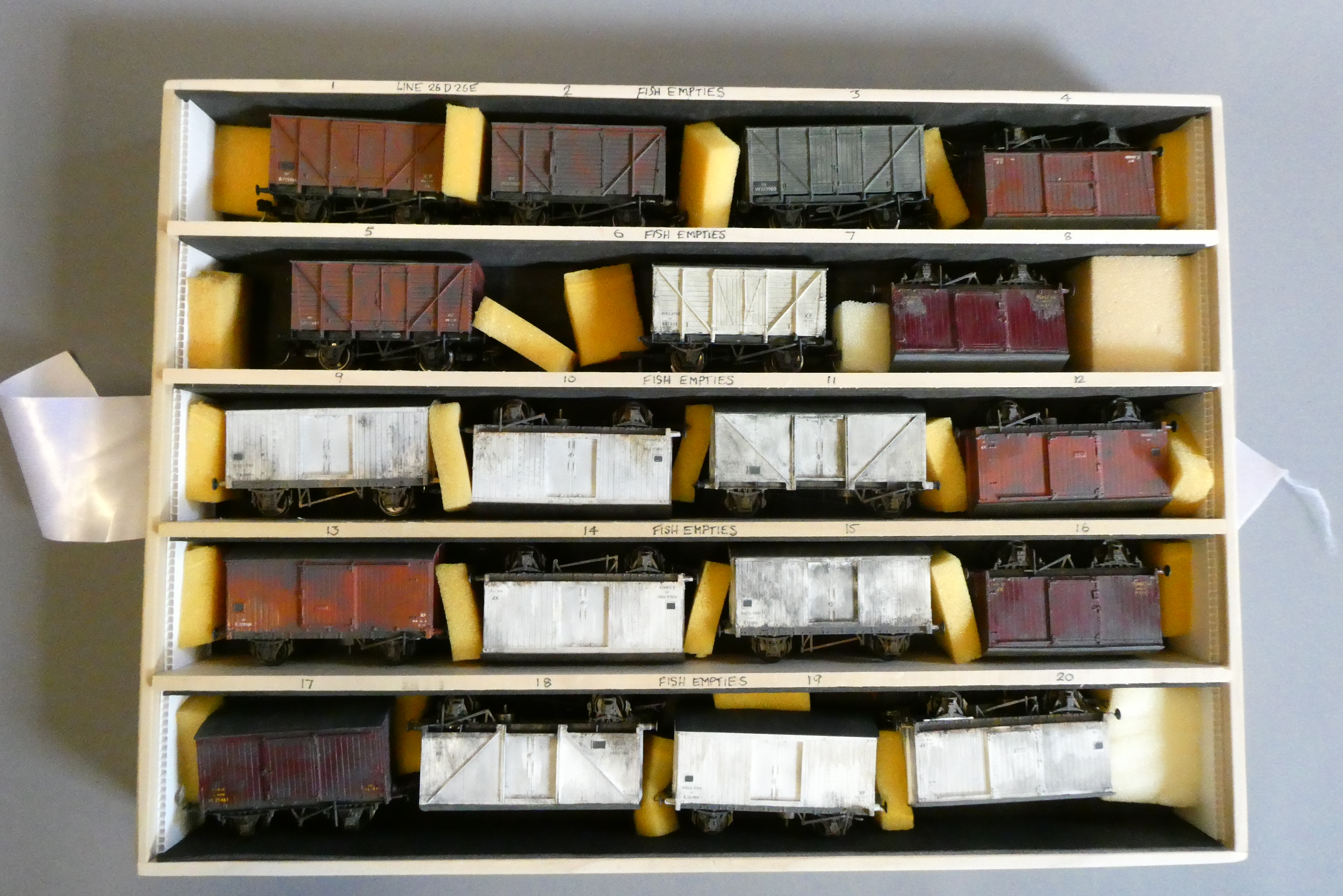Nineteen fish vans, all items have been weathered. Good (Est. plus 24% premium inc. VAT) Image