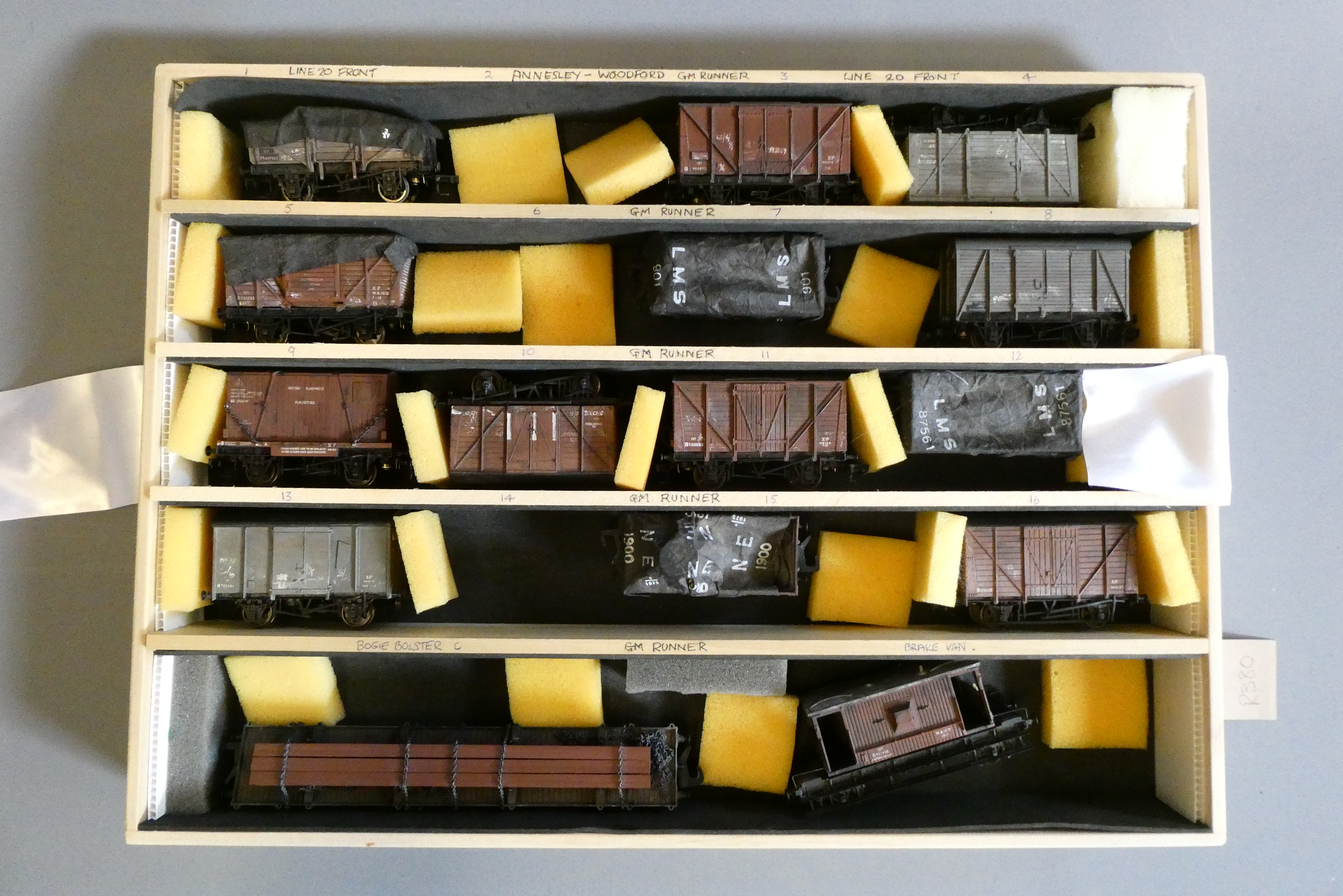 Fifteen goods wagons, all items have been weathered, good (Est. plus 24% premium inc. VAT) Image