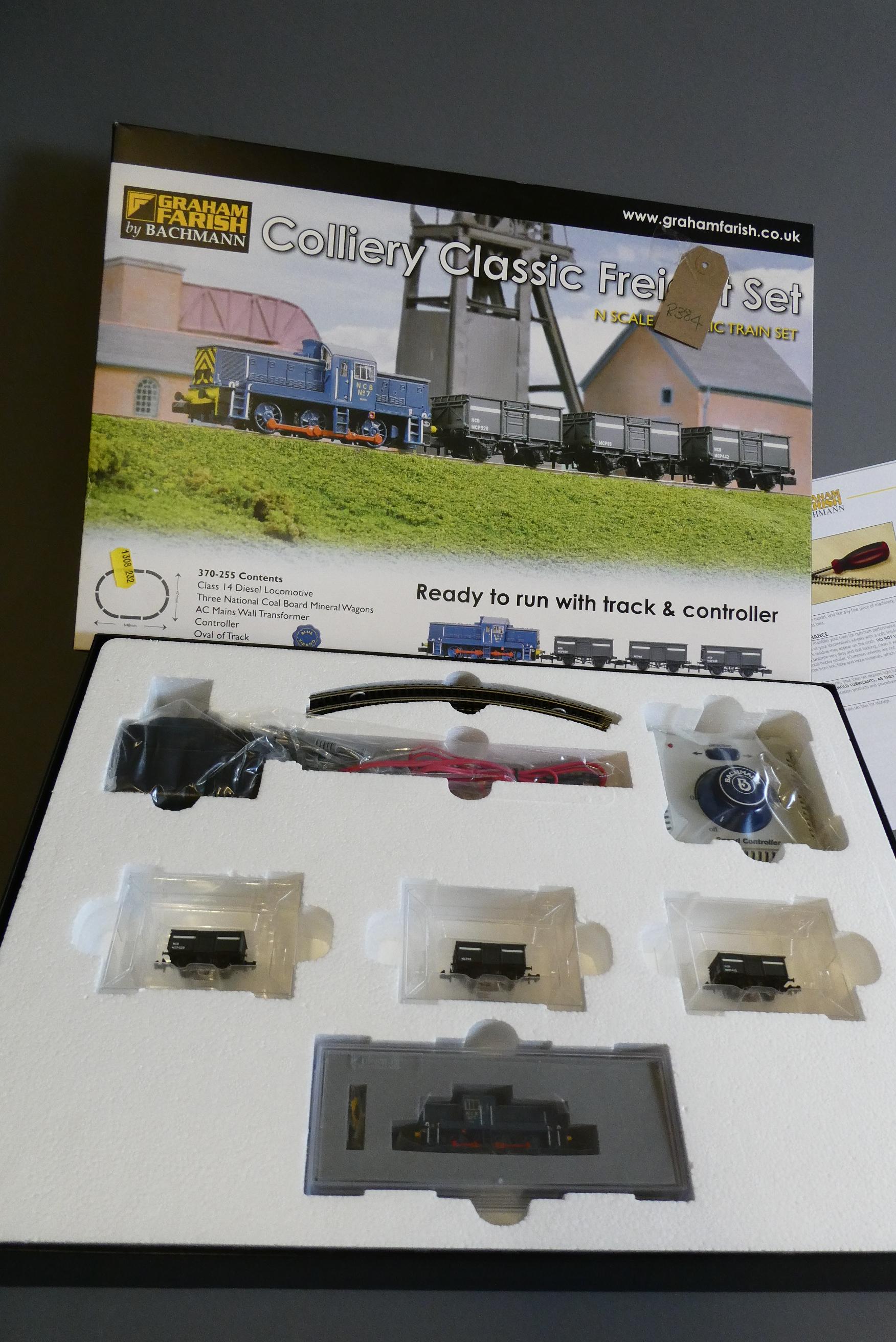 Graham Farish N gauge train set Colliery Classic with diesel locomotive and coal wagons, boxed, Image