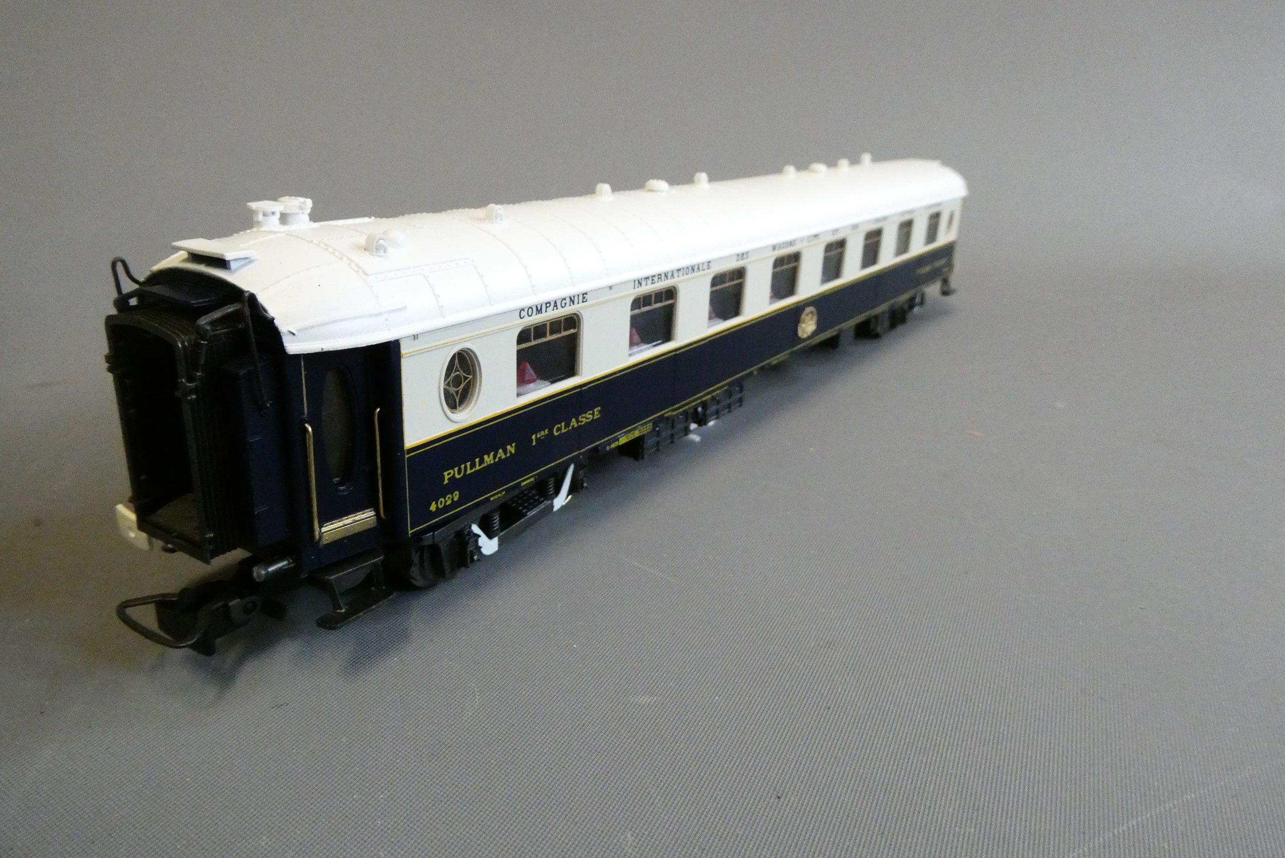 Rivarossi CIWL 1st Class Pullman car in blue/white, good+ (Est. plus 24% premium inc. VAT) Image