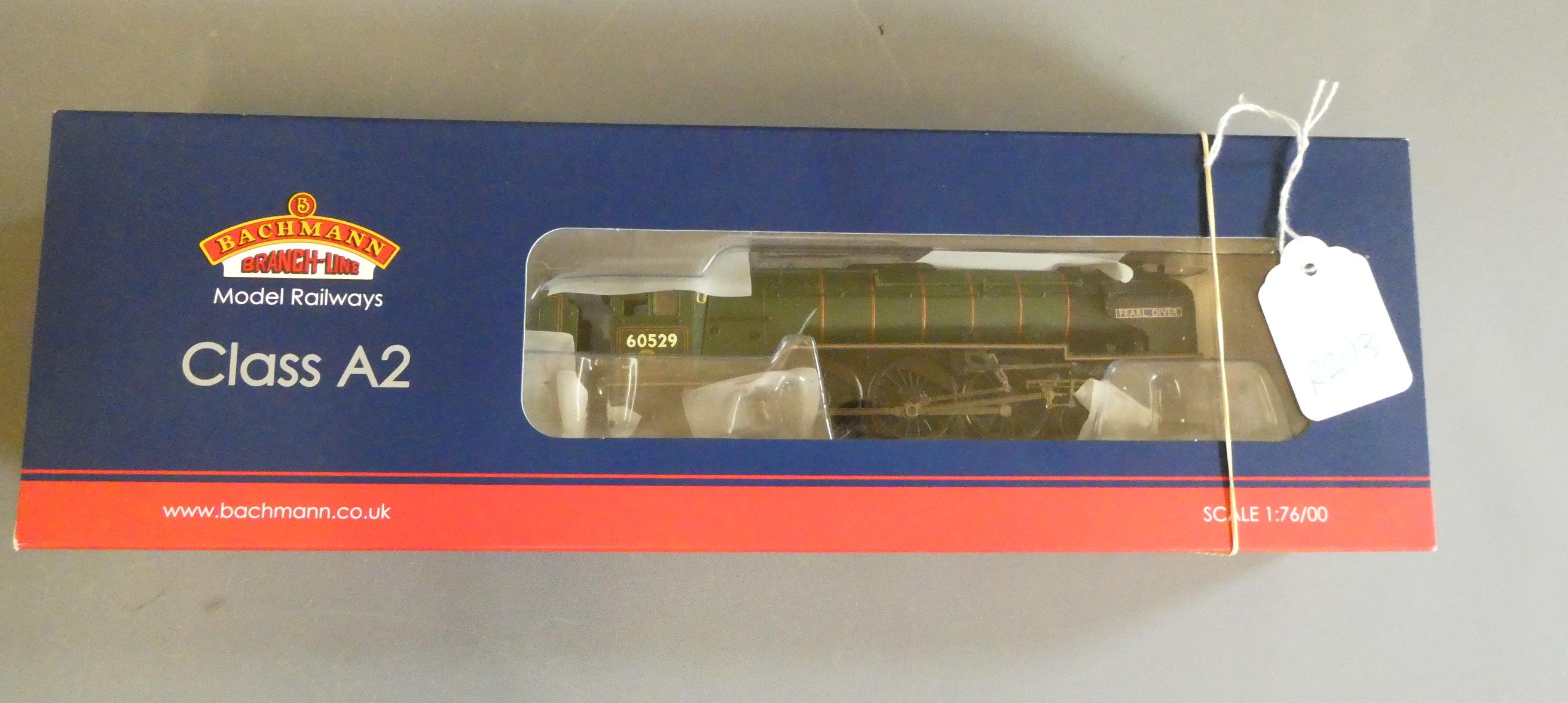 Bachmann Class A2 locomotive finished in British Railways green livery 60529 Pearl Diver, fitted Image