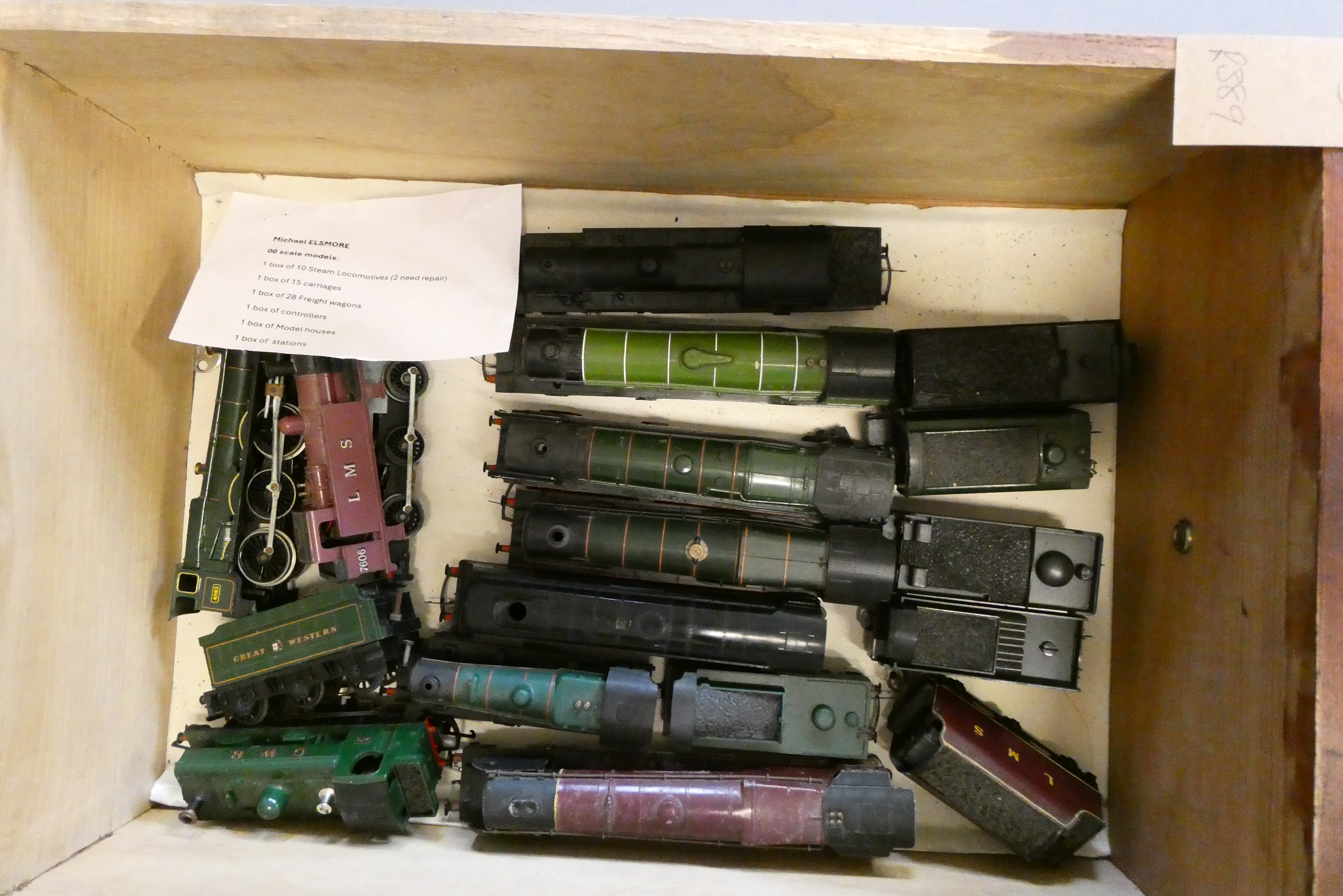 Unboxed locomotives and rolling stock by Triang Image