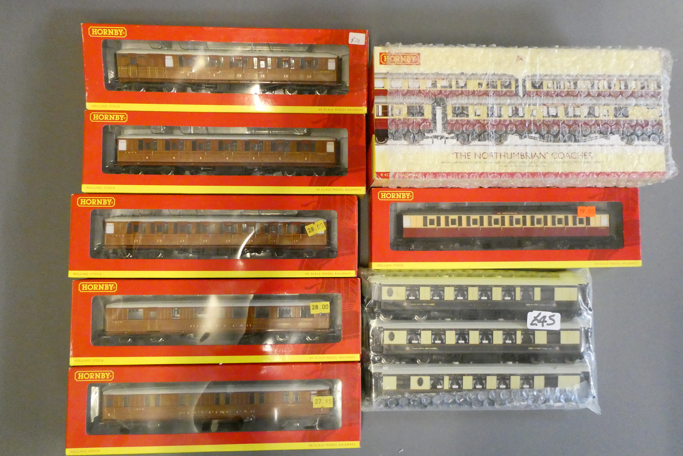 Hornby passenger rolling stock comprising five LNER teak corridor coaches Image