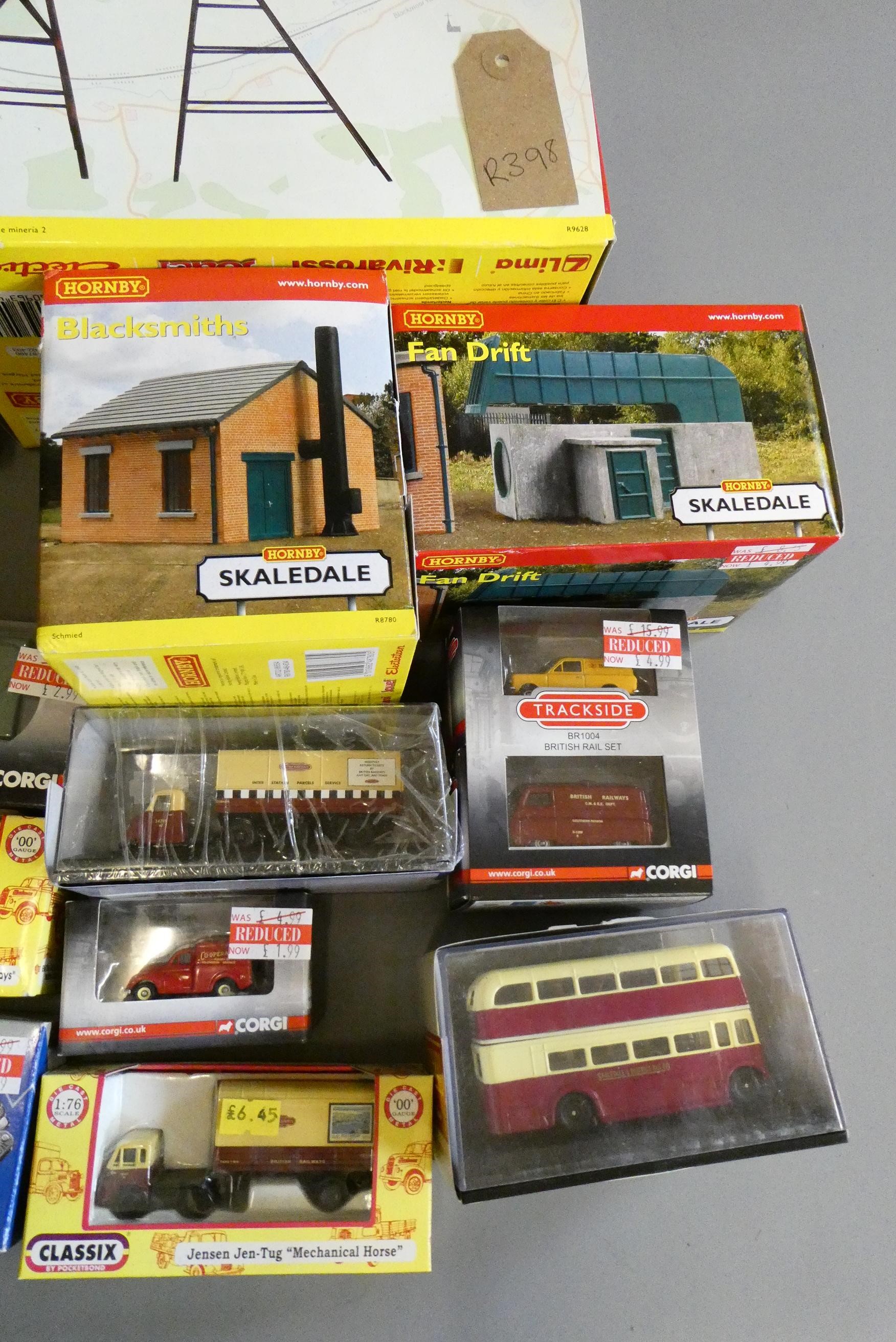 Hornby Skaledale line side buildings and 00 scale trackside railway motor vehicles including mine Image