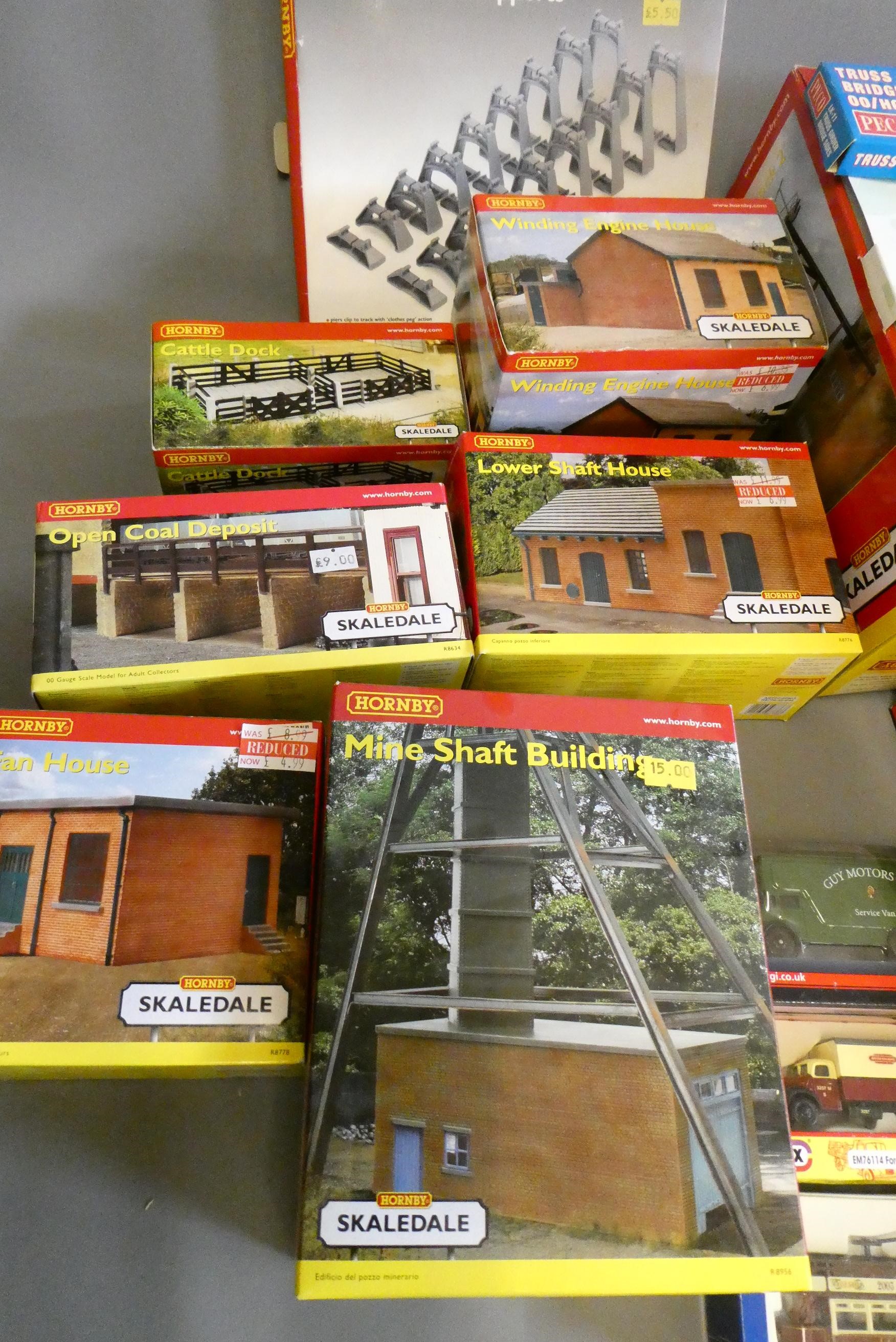 Hornby Skaledale line side buildings and 00 scale trackside railway motor vehicles including mine Image