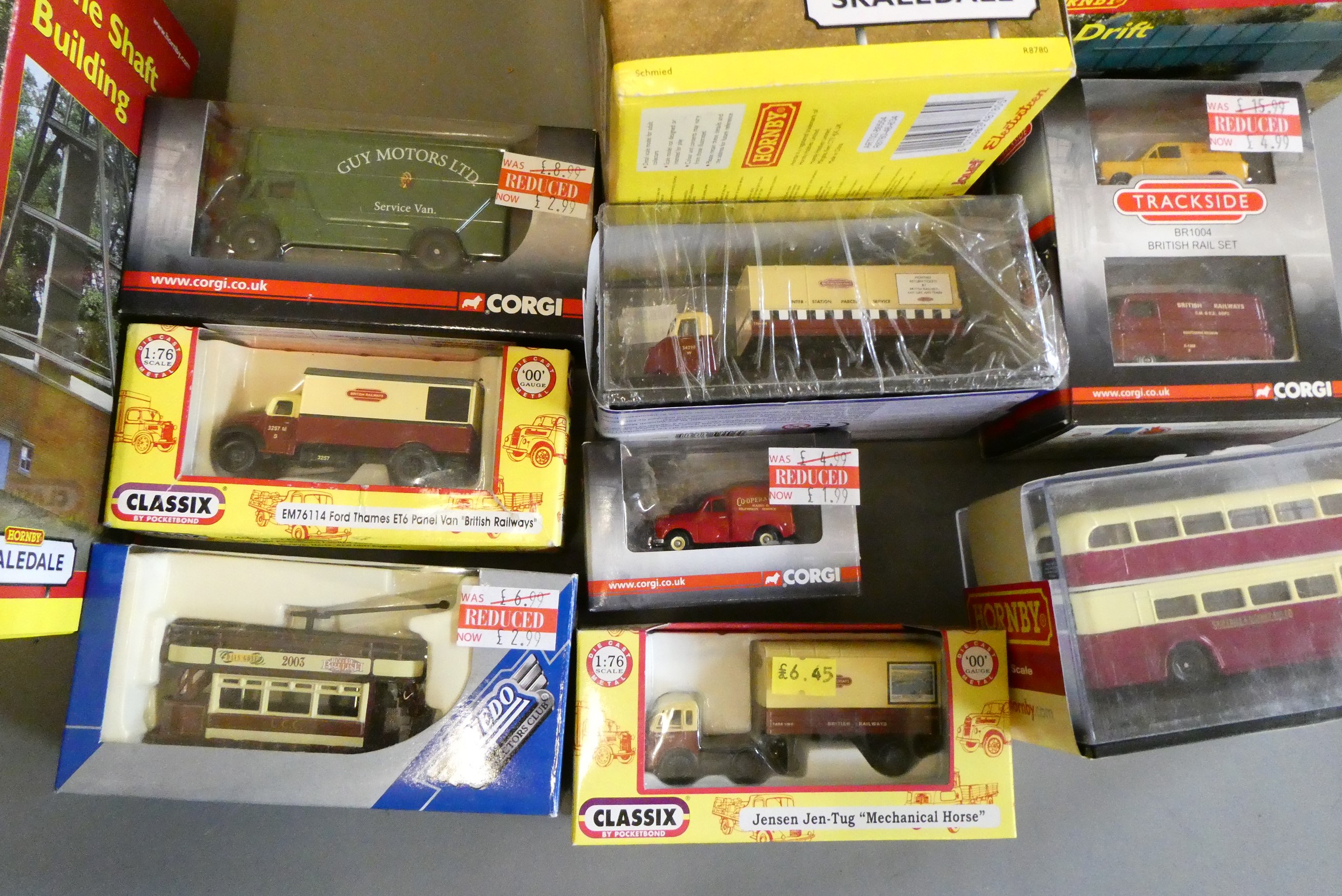Hornby Skaledale line side buildings and 00 scale trackside railway motor vehicles including mine Image
