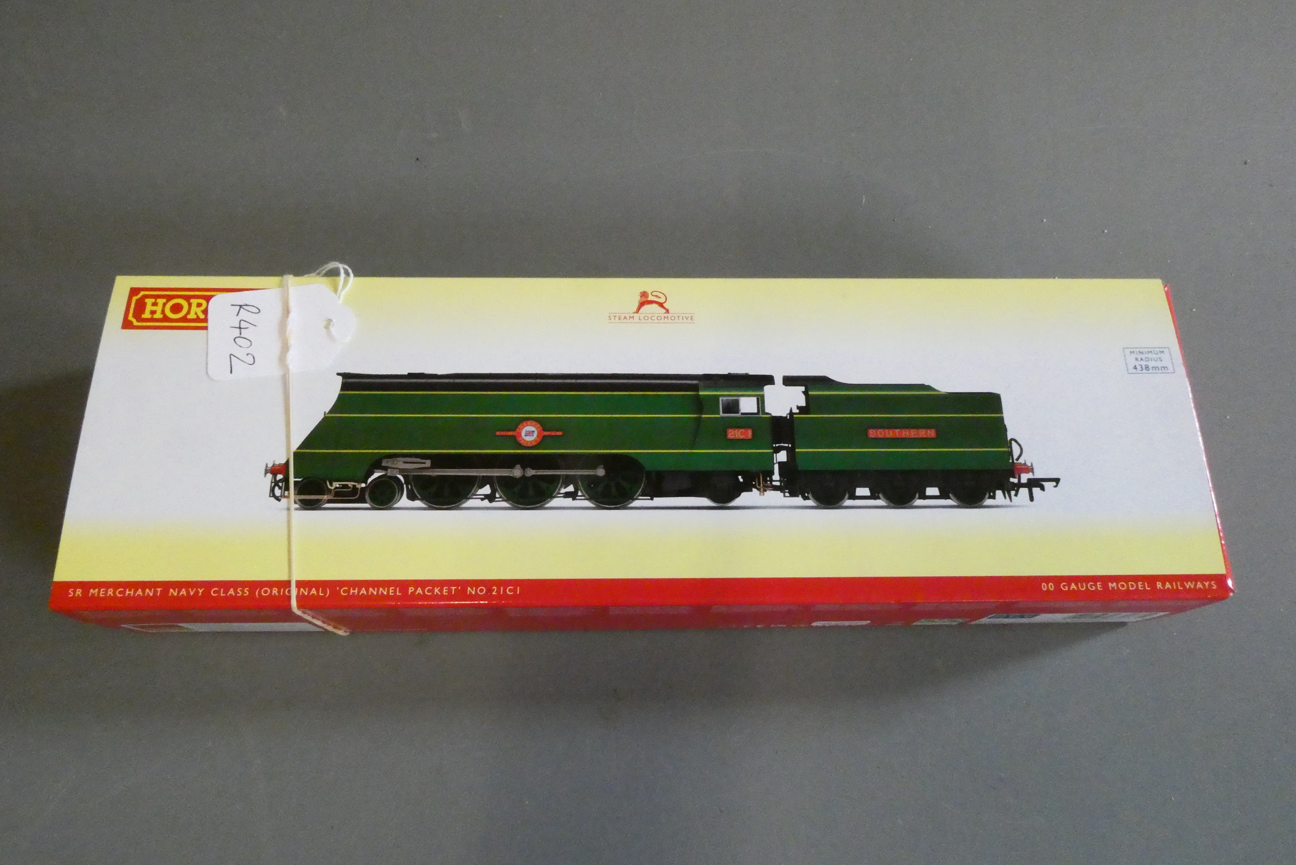 Hornby SR Merchant Navy Class locomotive channel packet, finished in malachite green, boxed, Image