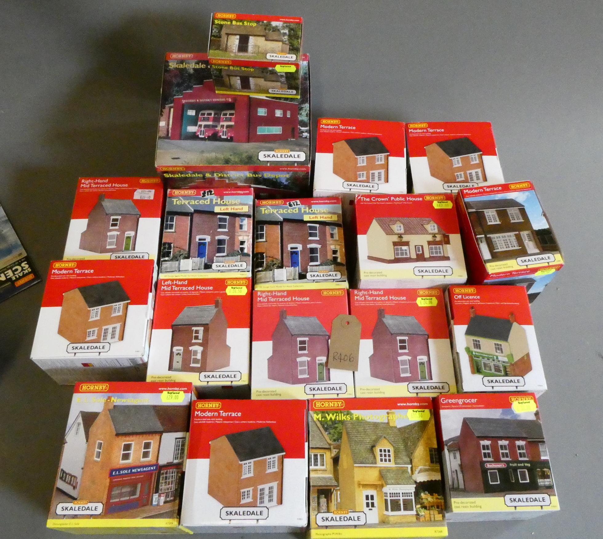 Trackside buildings and accessories by Hornby Skaledale including station buildings Image