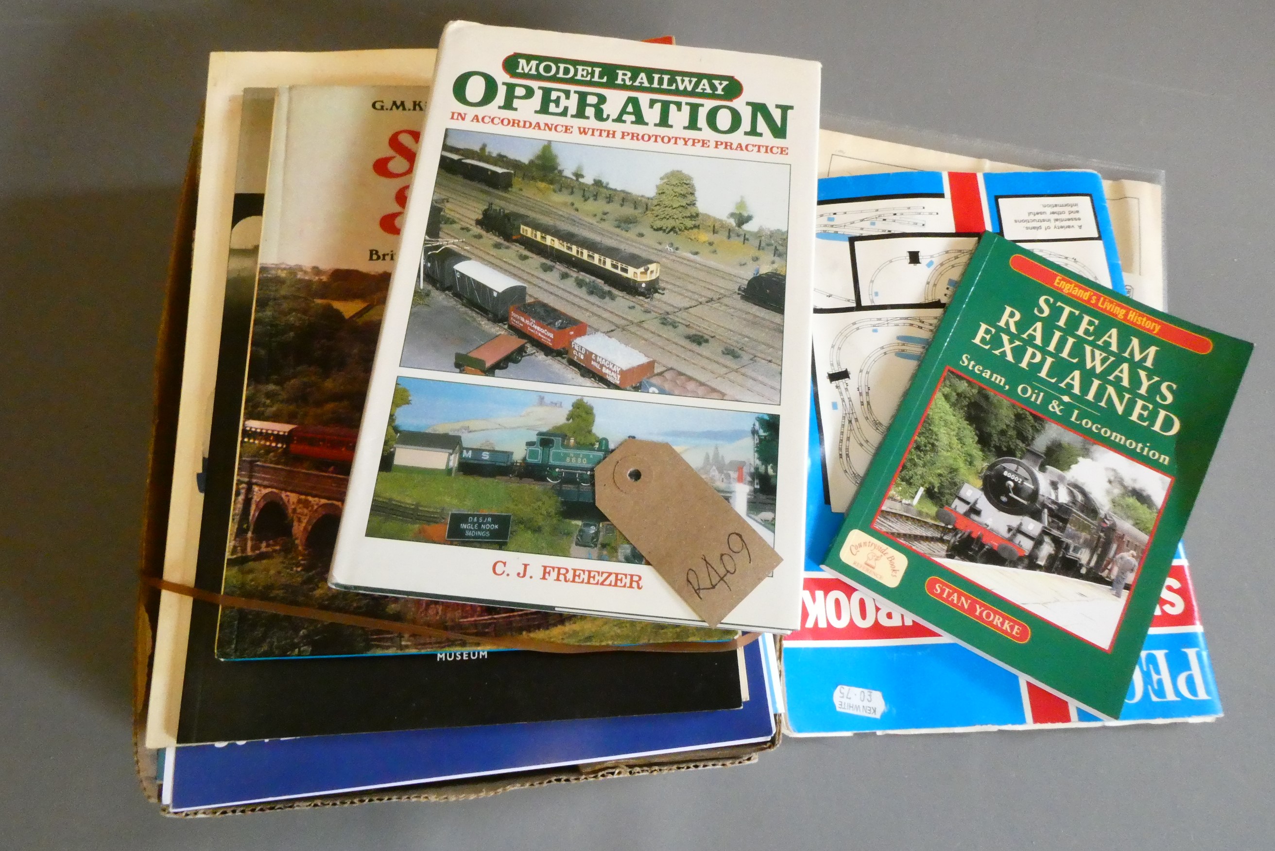 Hornby Set track including points, straight and curved pieces, some items boxed, good, together with Image