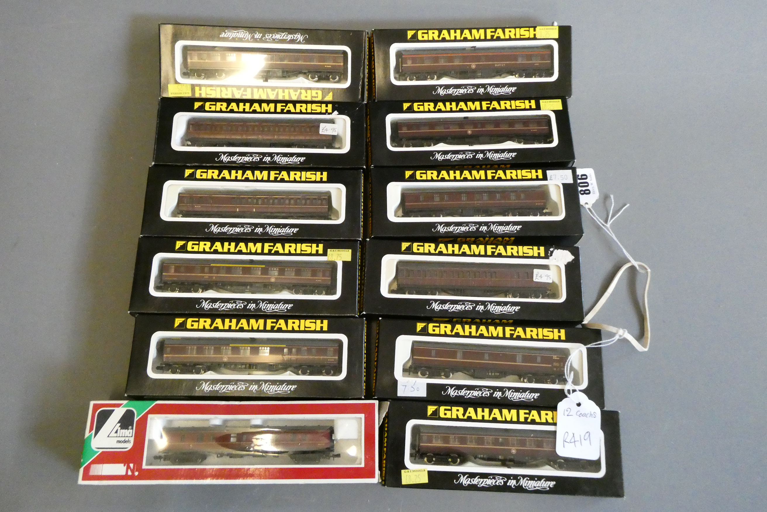 Twelve N gauge B.R red passenger coaches by Graham Farish and Lima, all items boxed, good (Est. plus Image