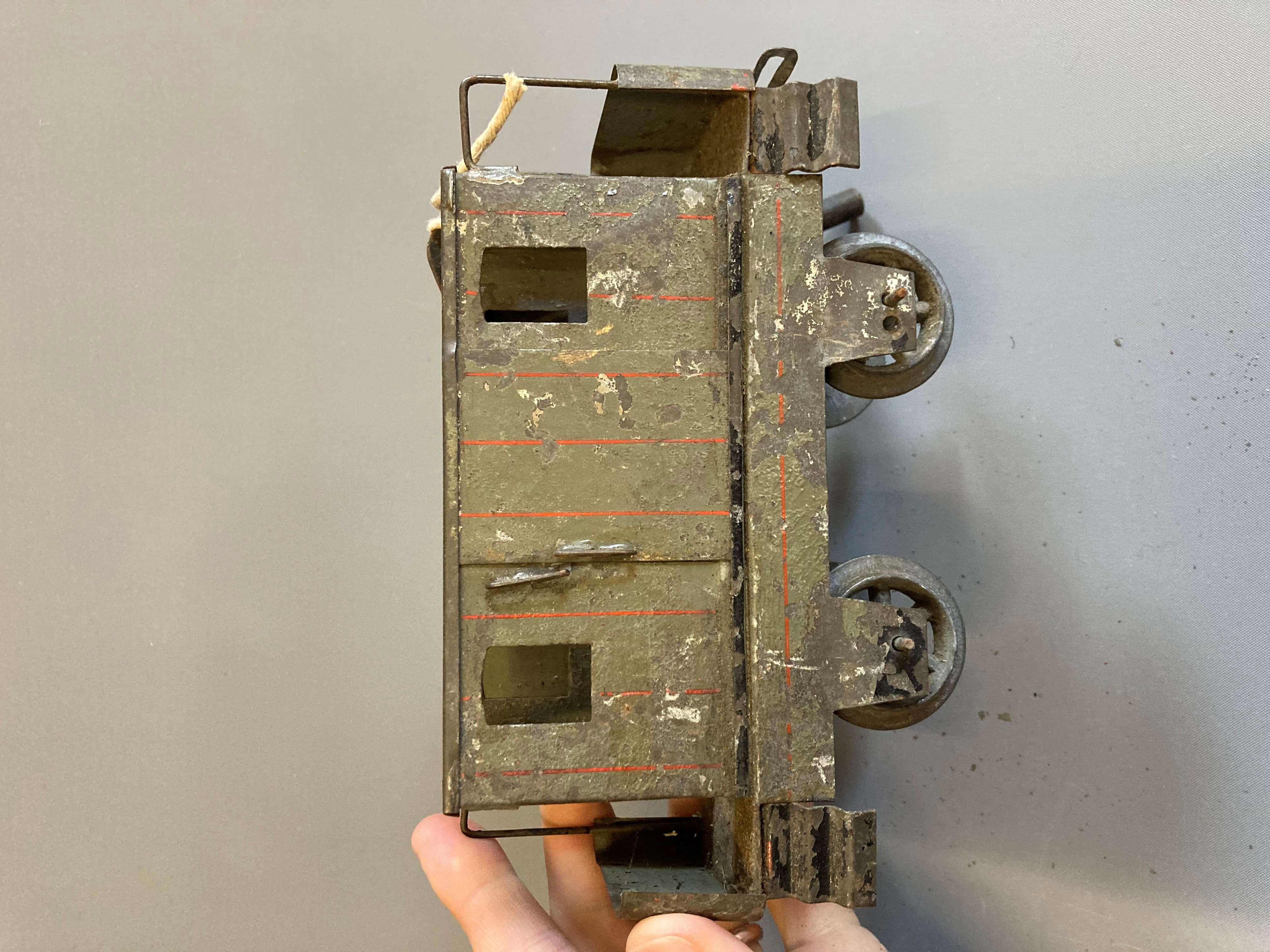 Bing gauge 1 clockwork locomotive and tender, some damage and parts missing, fair to poor (Est. plus Image
