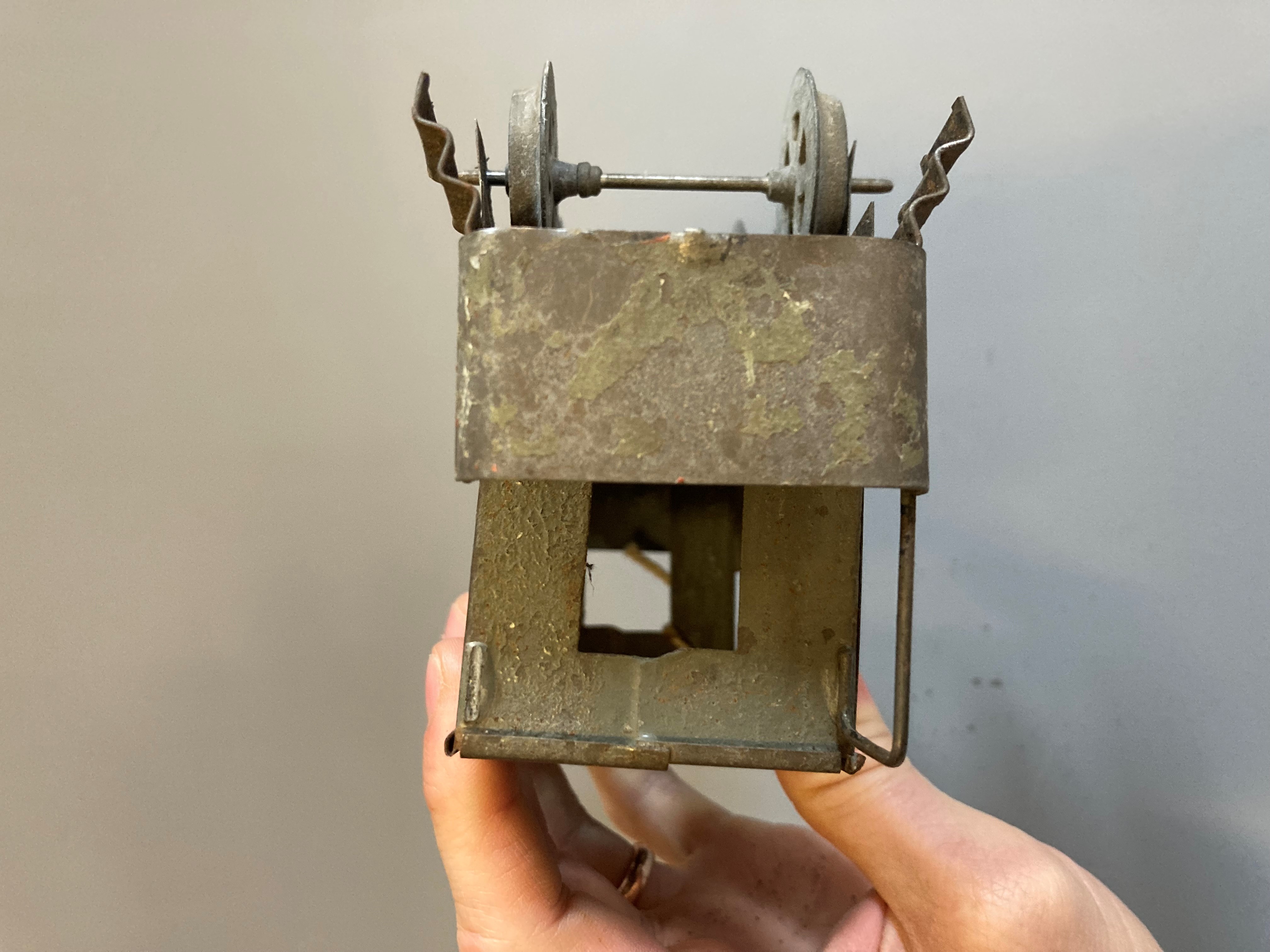 Bing gauge 1 clockwork locomotive and tender, some damage and parts missing, fair to poor (Est. plus Image