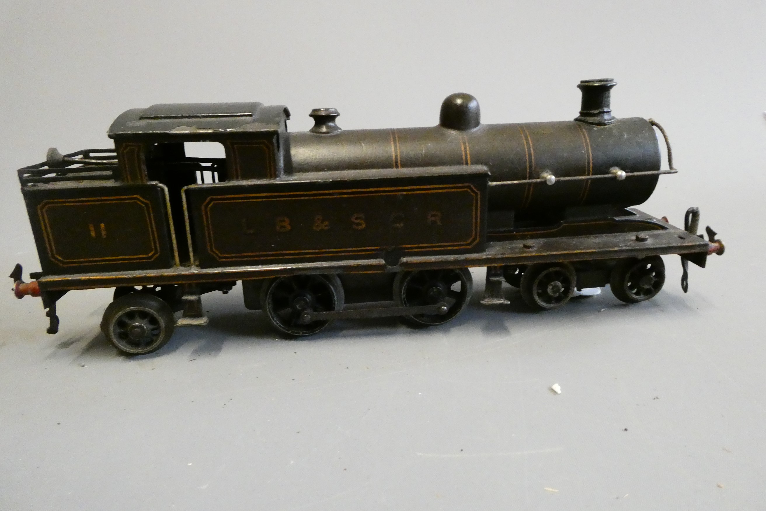 Bing LB & SCR clockwork tank locomotive No11 Image