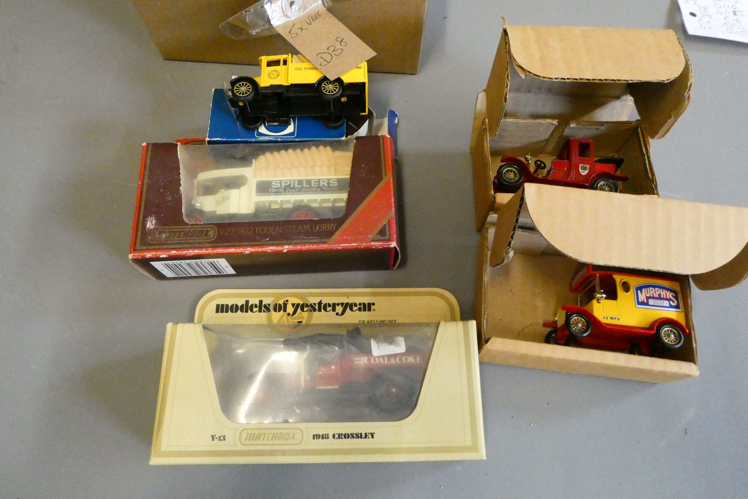 Four Lledo and Models of Yesteryear vintage vans and Blue Circle van, boxed good to excellent (Est. Image