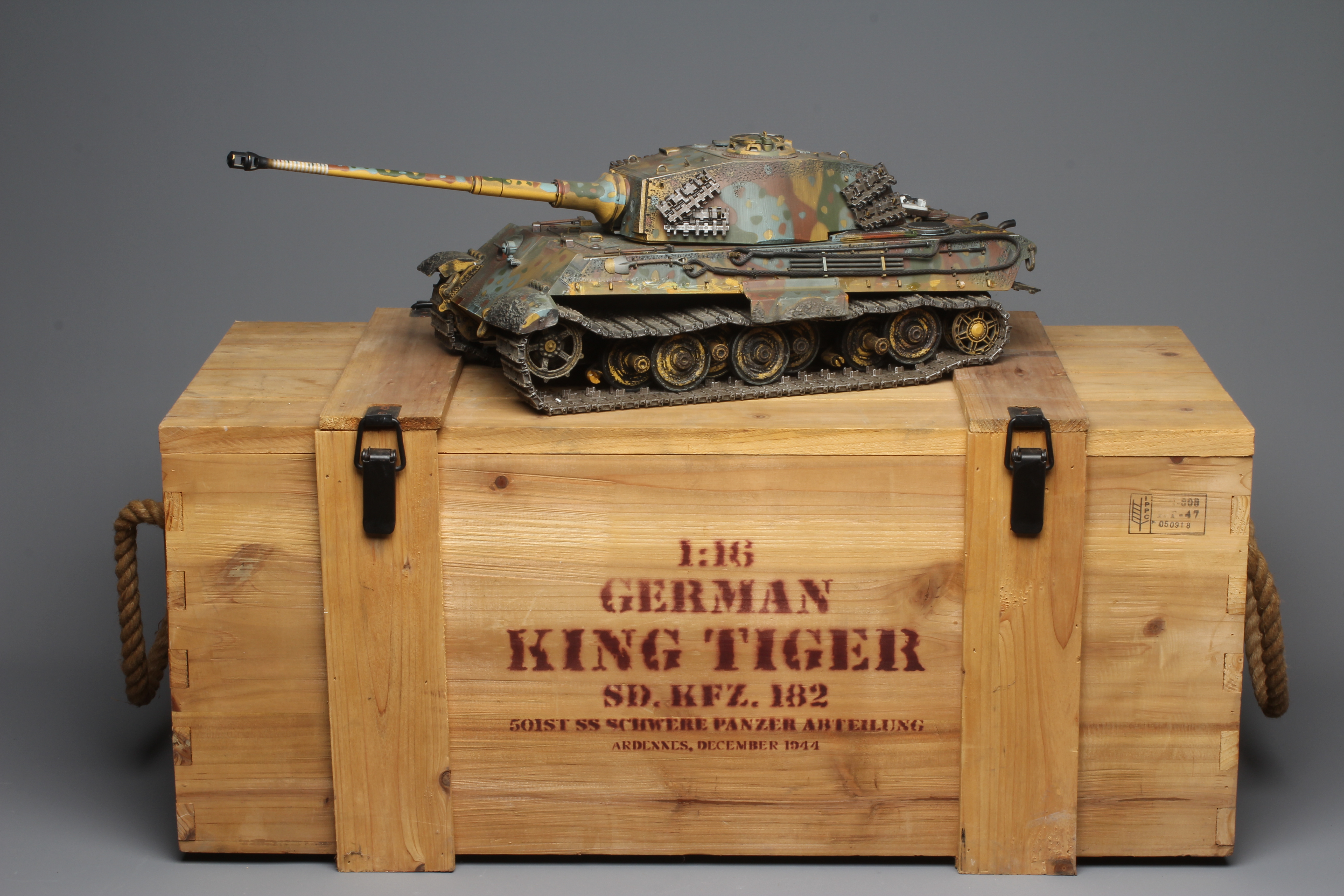 Forces of Valor large 1:16 scale German Tiger tank in wooden packing case, this model has been on Image