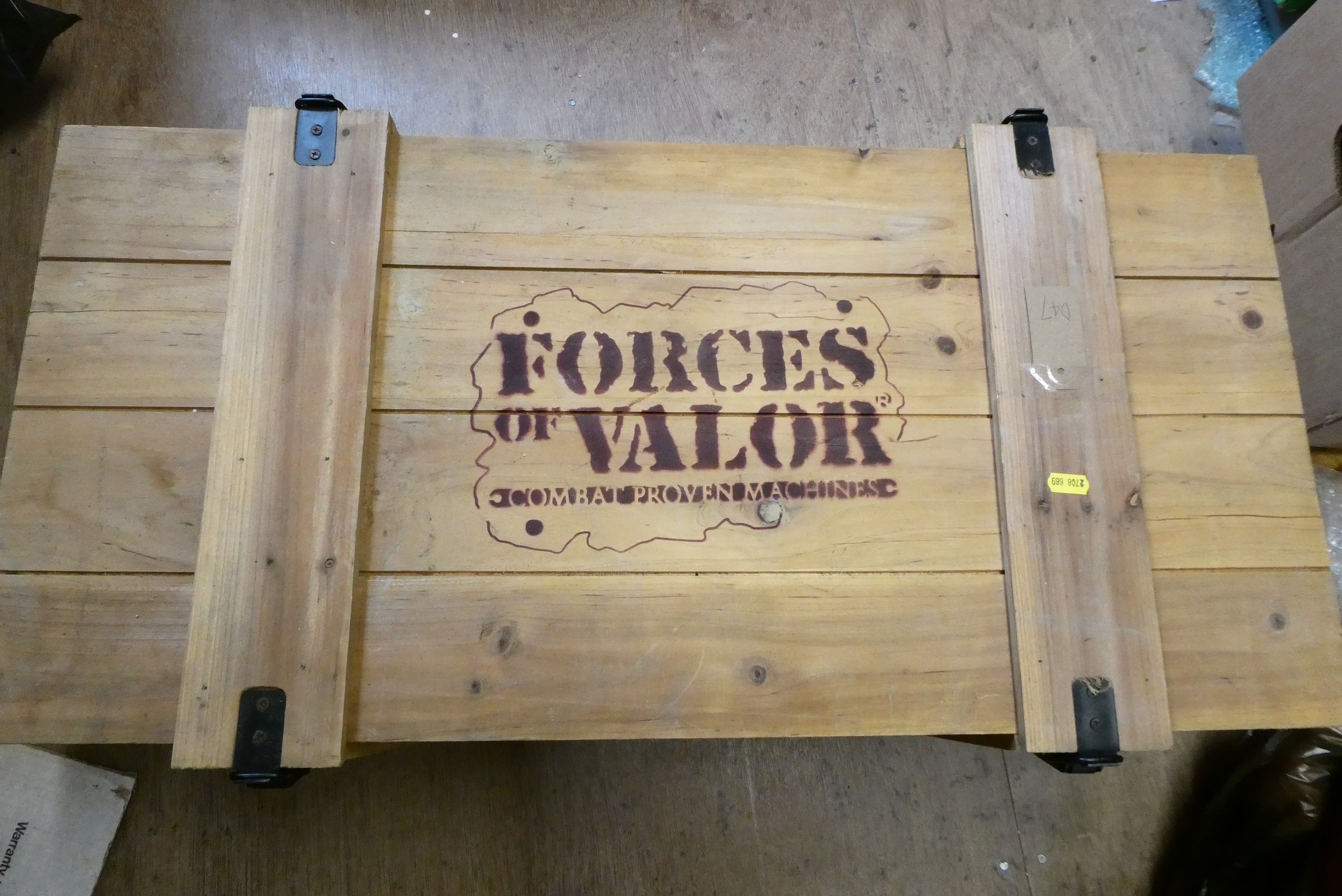 Forces of Valor large 1:16 scale German Tiger tank in wooden packing case, this model has been on Image