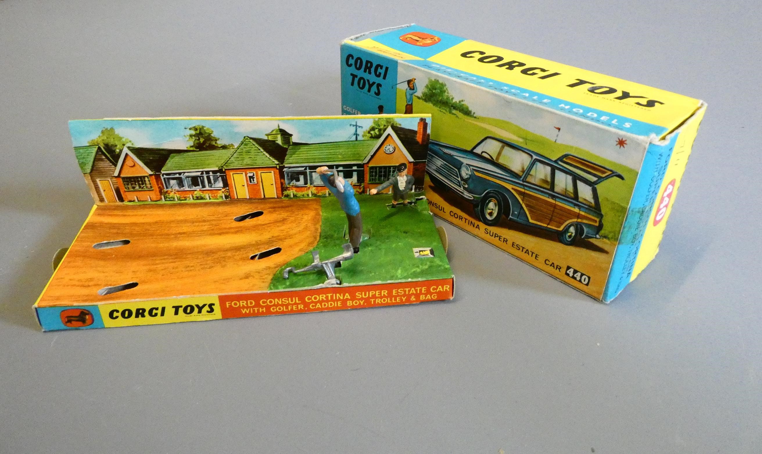 Corgi 440 Ford Consul Estate with golfer. Two figures and golf trolley bag is missing, box good, Image