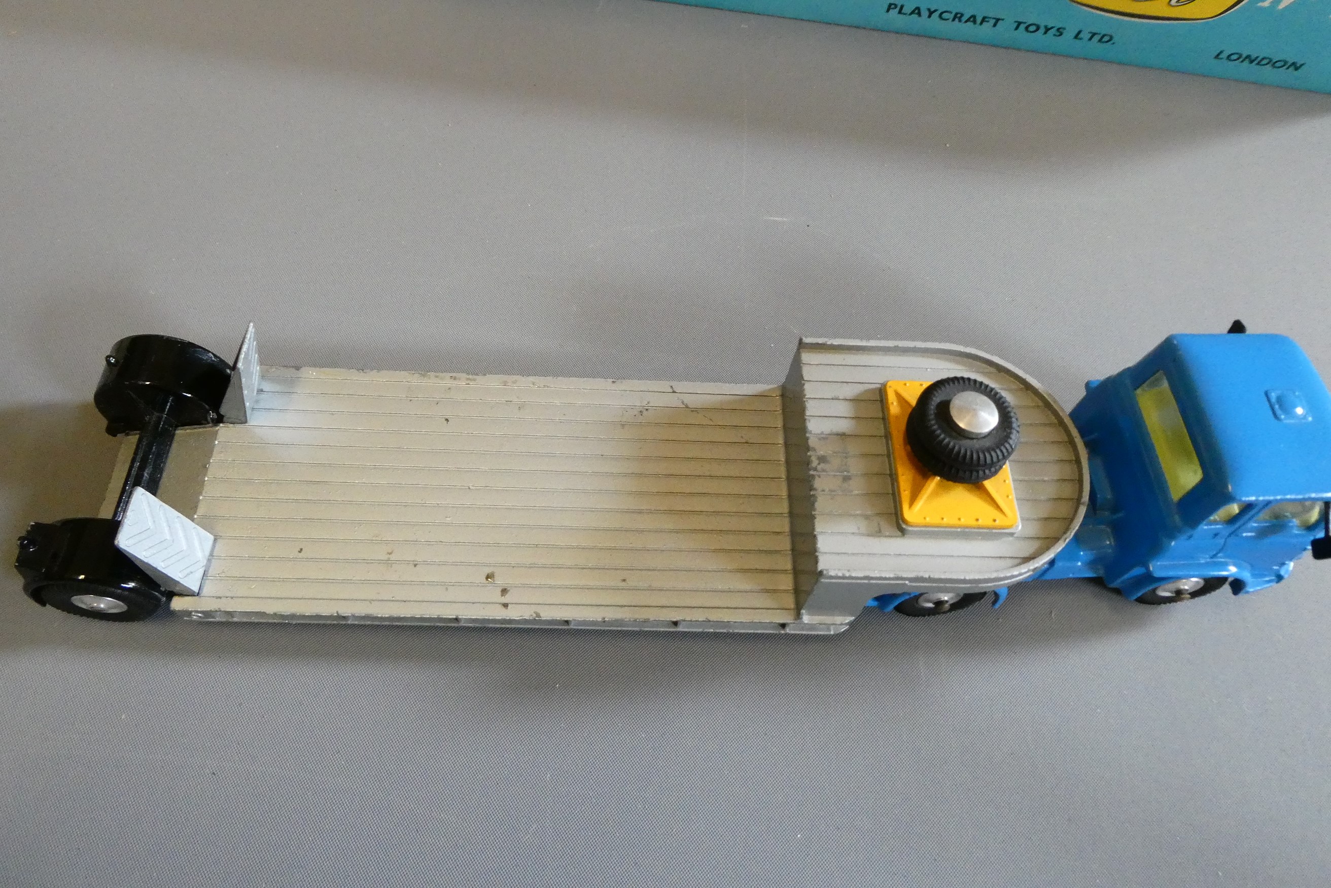Corgi Gift Set No27 Machinery Carrier with Priestman shovel Image