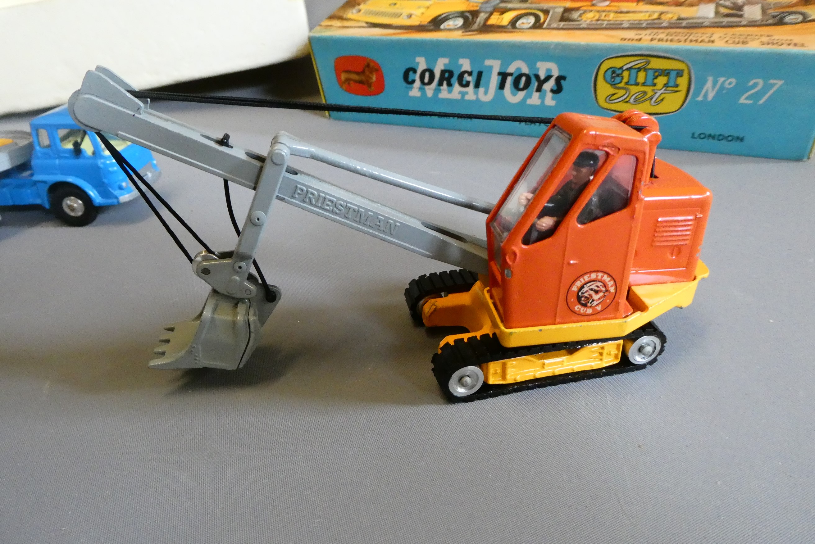 Corgi Gift Set No27 Machinery Carrier with Priestman shovel Image