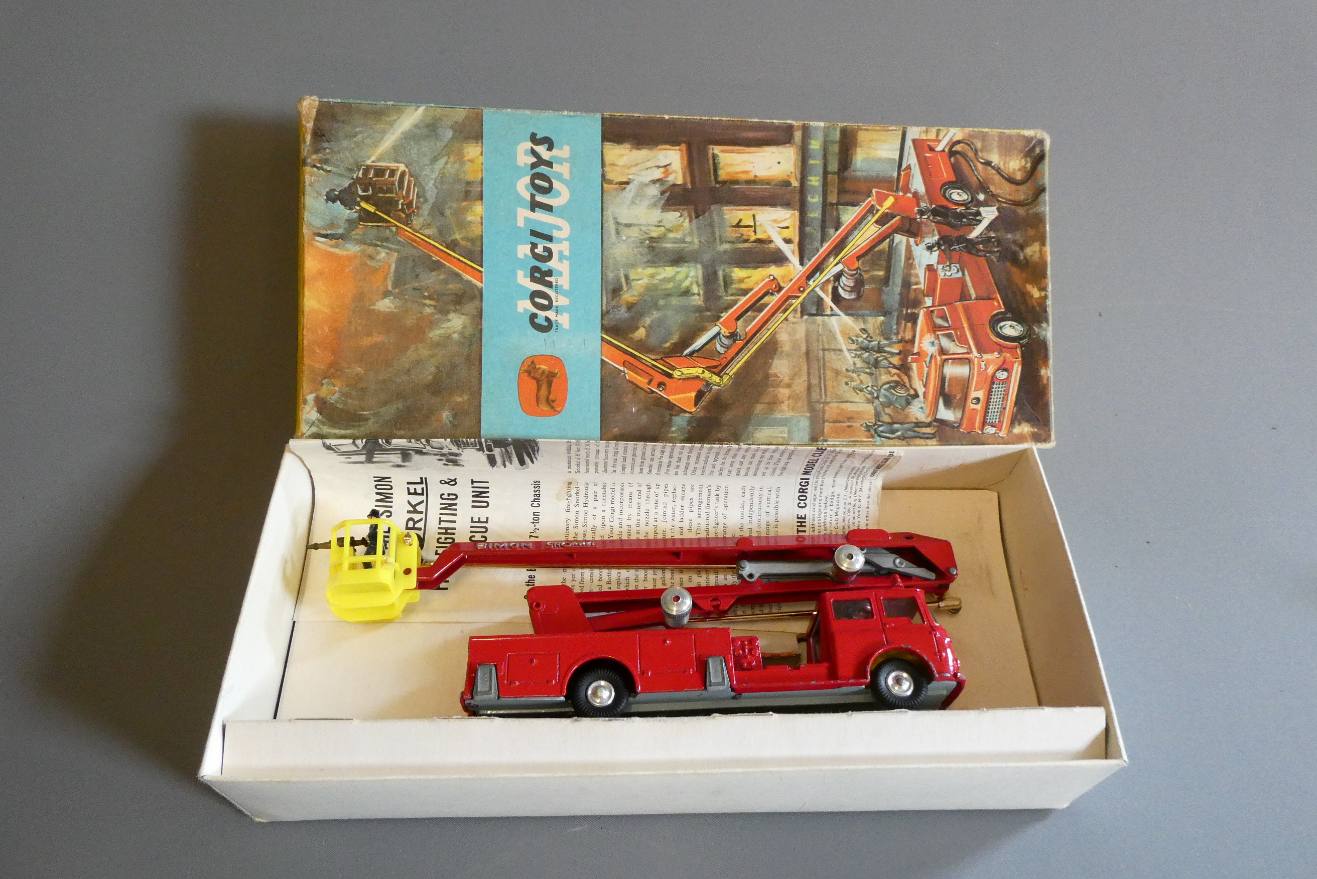 Corgi 1127 Simon Snorkel fire engine, box fair to good with instruction sheet, model good+, some Image