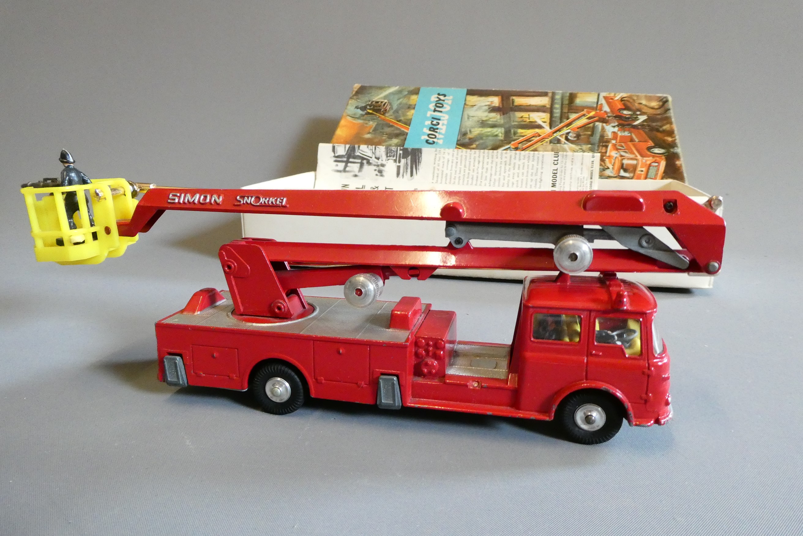 Corgi 1127 Simon Snorkel fire engine, box fair to good with instruction sheet, model good+, some Image