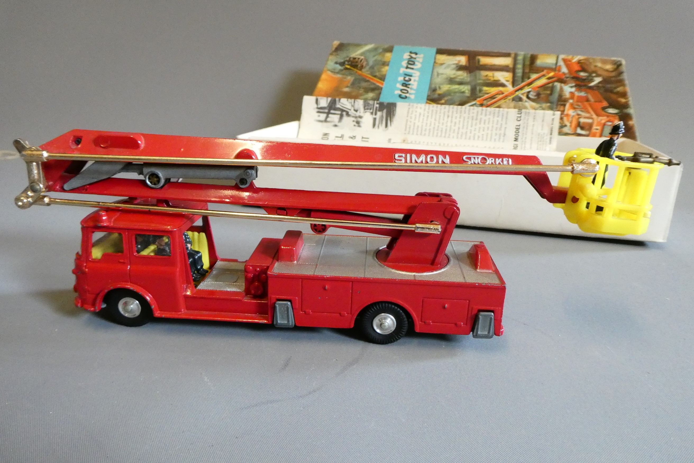 Corgi 1127 Simon Snorkel fire engine, box fair to good with instruction sheet, model good+, some Image