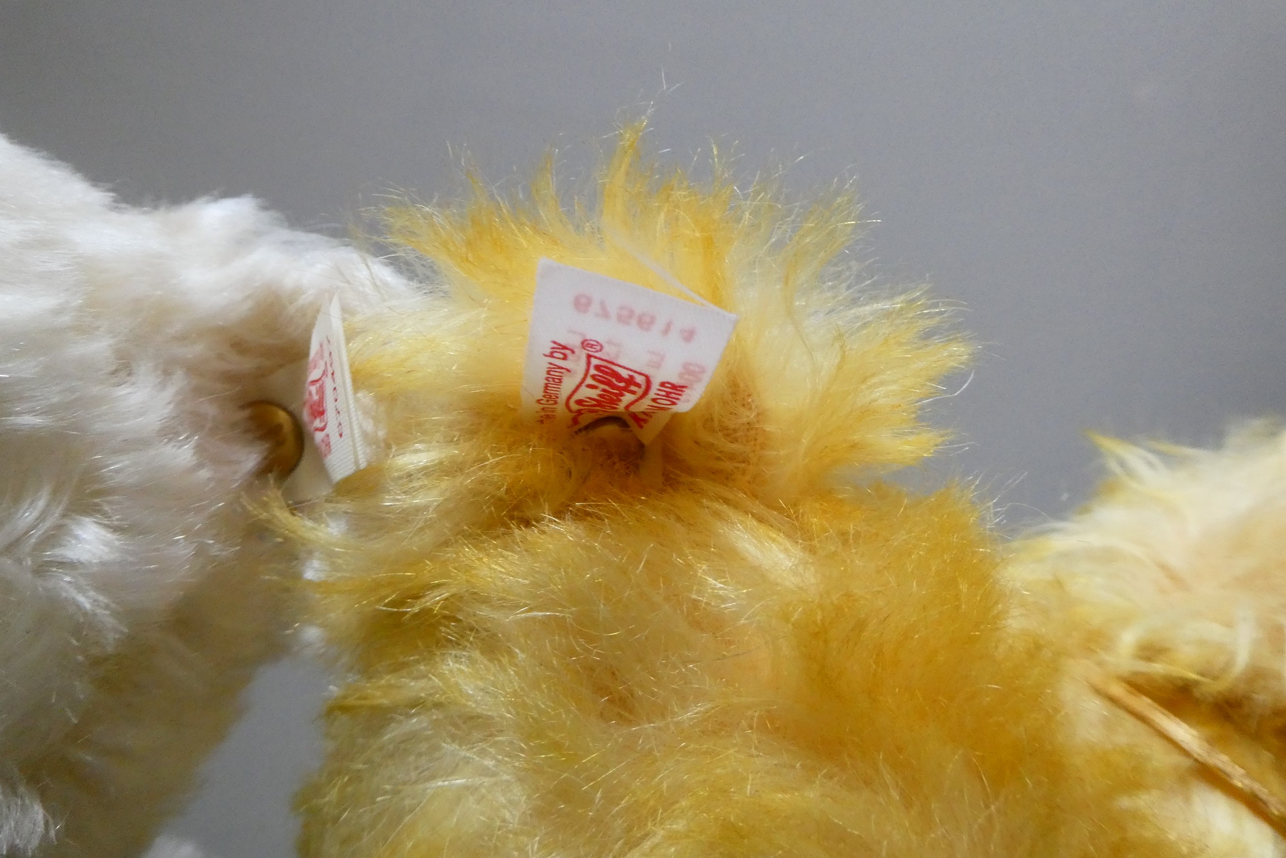 Two Steiff collectors bears, comprising a 32cm 2001 bear with orange glass medallion, and a 31cm Image