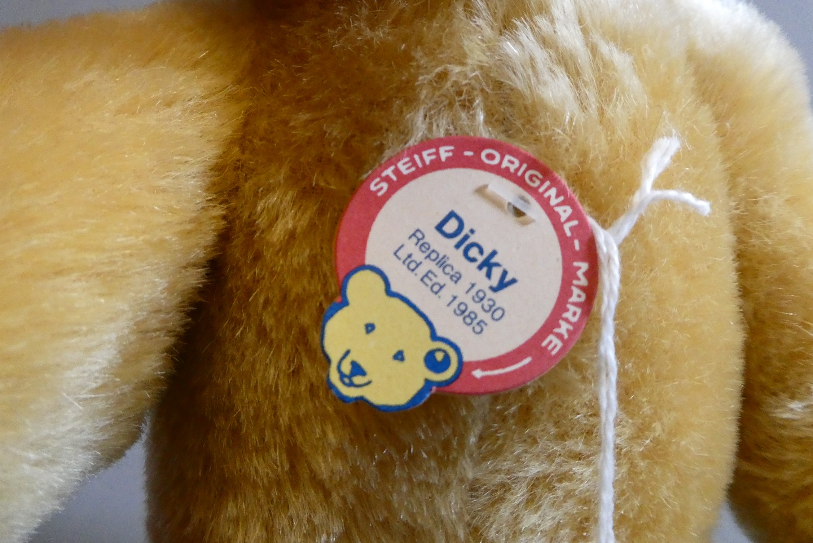 Two Steiff collectors bears, comprising a 33cm orange "Mommey" 8th Steiff Festival Giengen 2004 bear Image