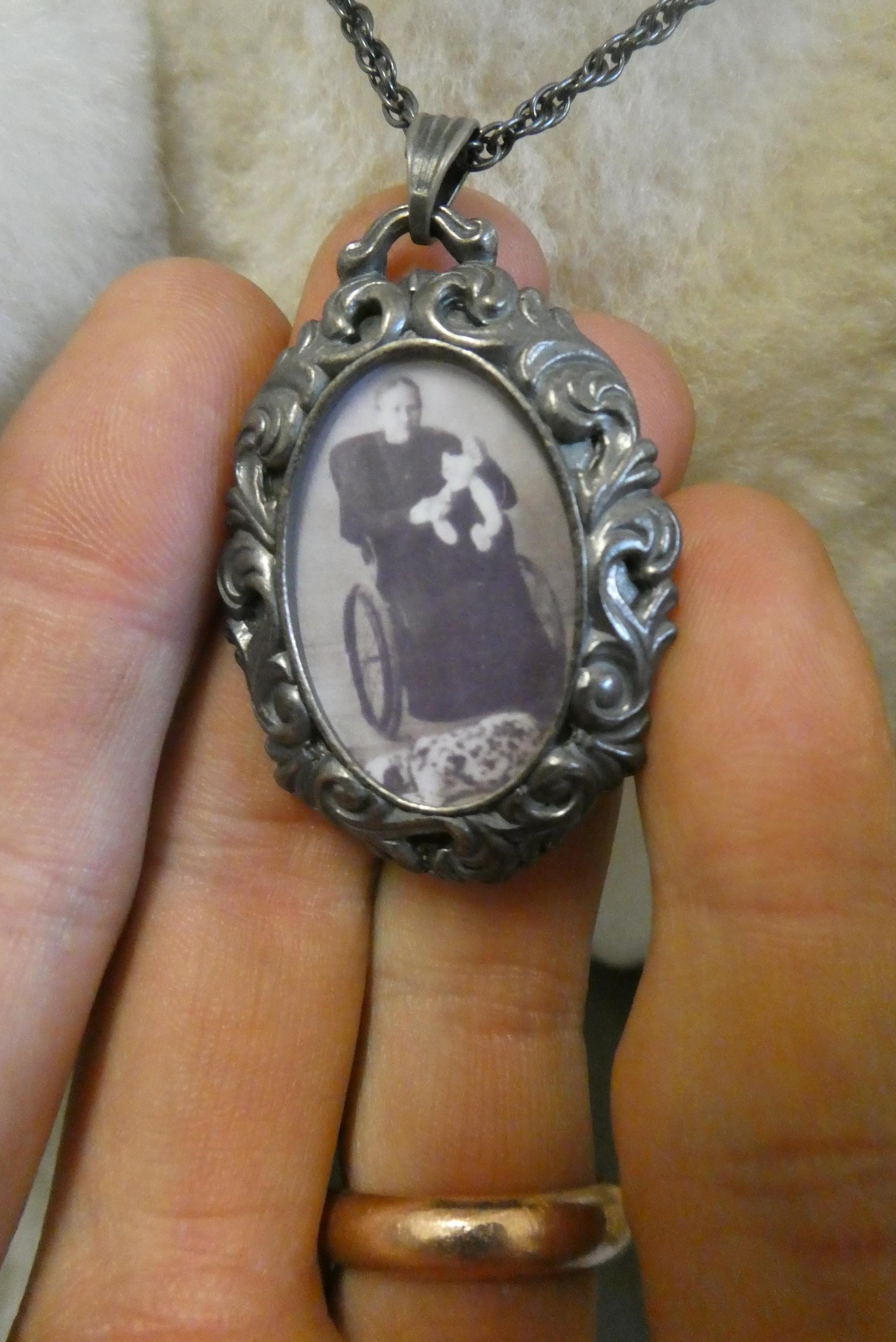 Two white Steiff bears, comprising a 13 3/4" Margarete Steiff bear with locket, and a 15 1/2" Image