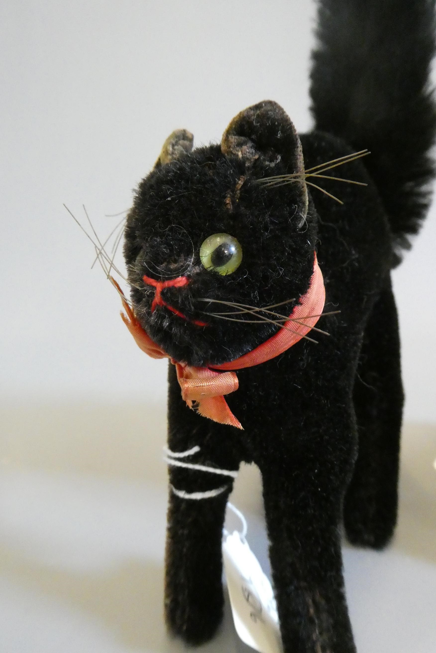 Two Steiff cats, comprising a limited edition Siamy 1930 replica and a scared black cat (Est. plus Image