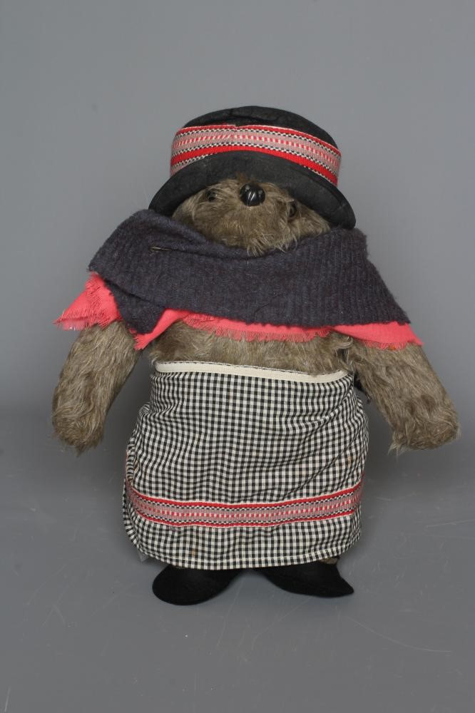 A vintage Paddington Aunt Lucy, with hat, scarf, bloomers, skirt, felt shoes and four special Image